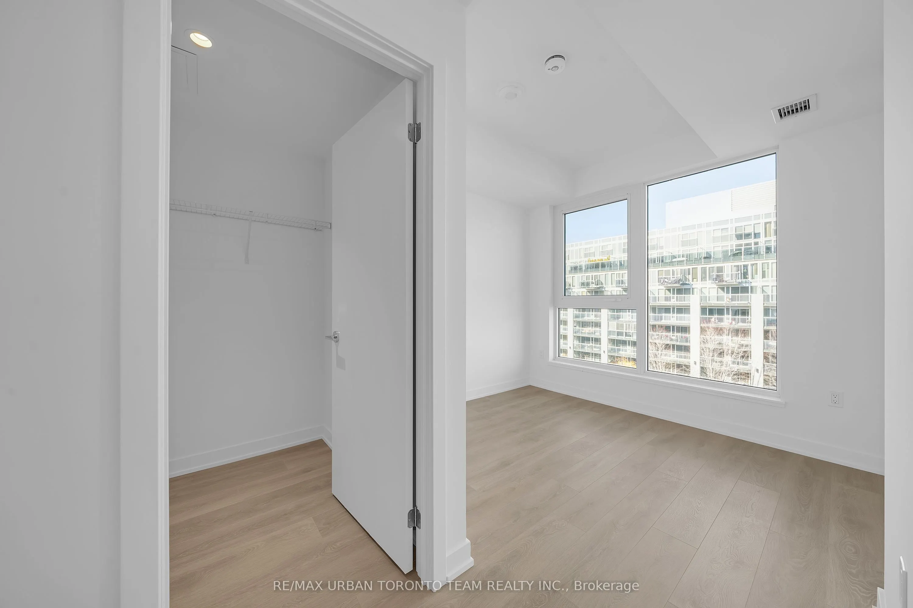 1037 The Queensway #524