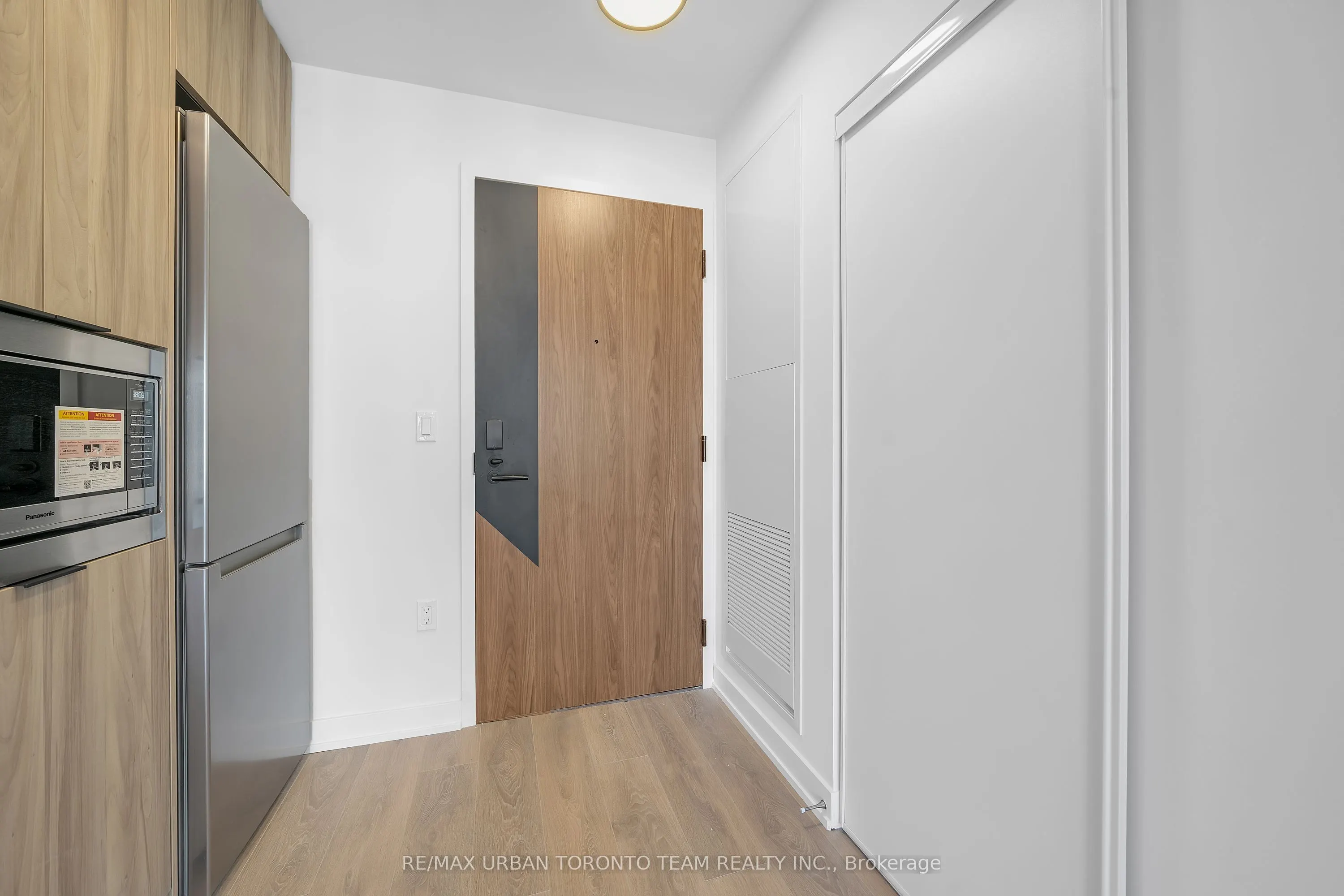 1037 The Queensway #524