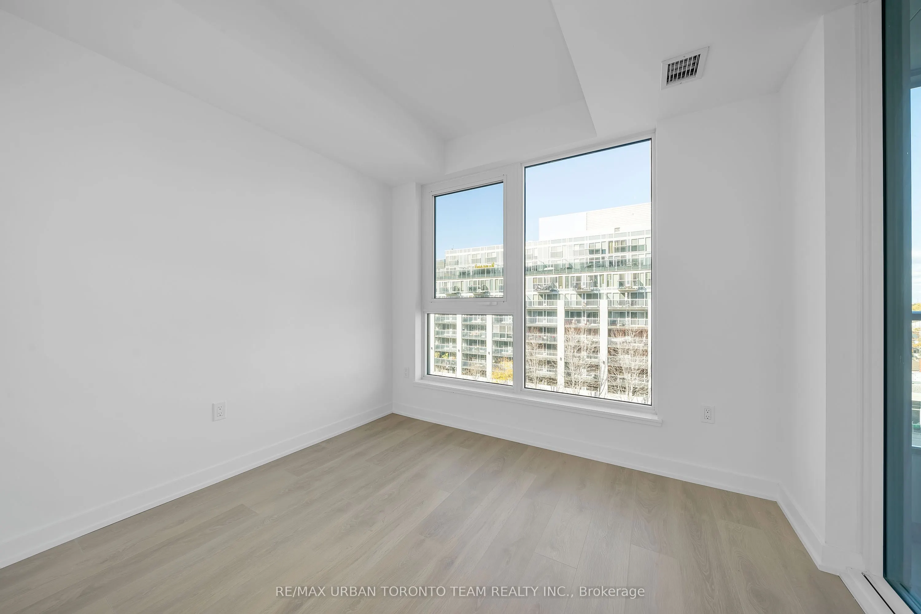 1037 The Queensway #524