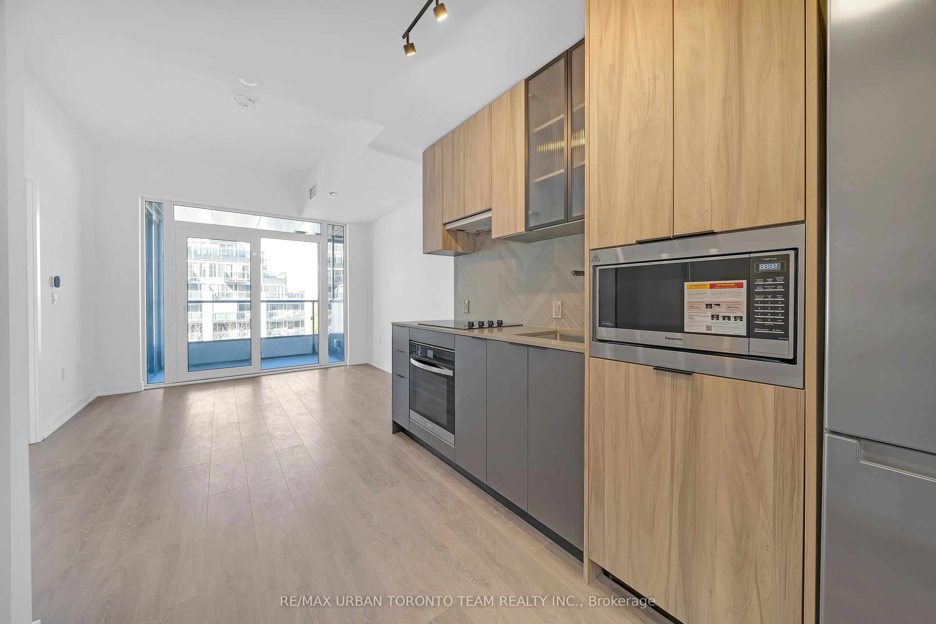 1037 The Queensway #524