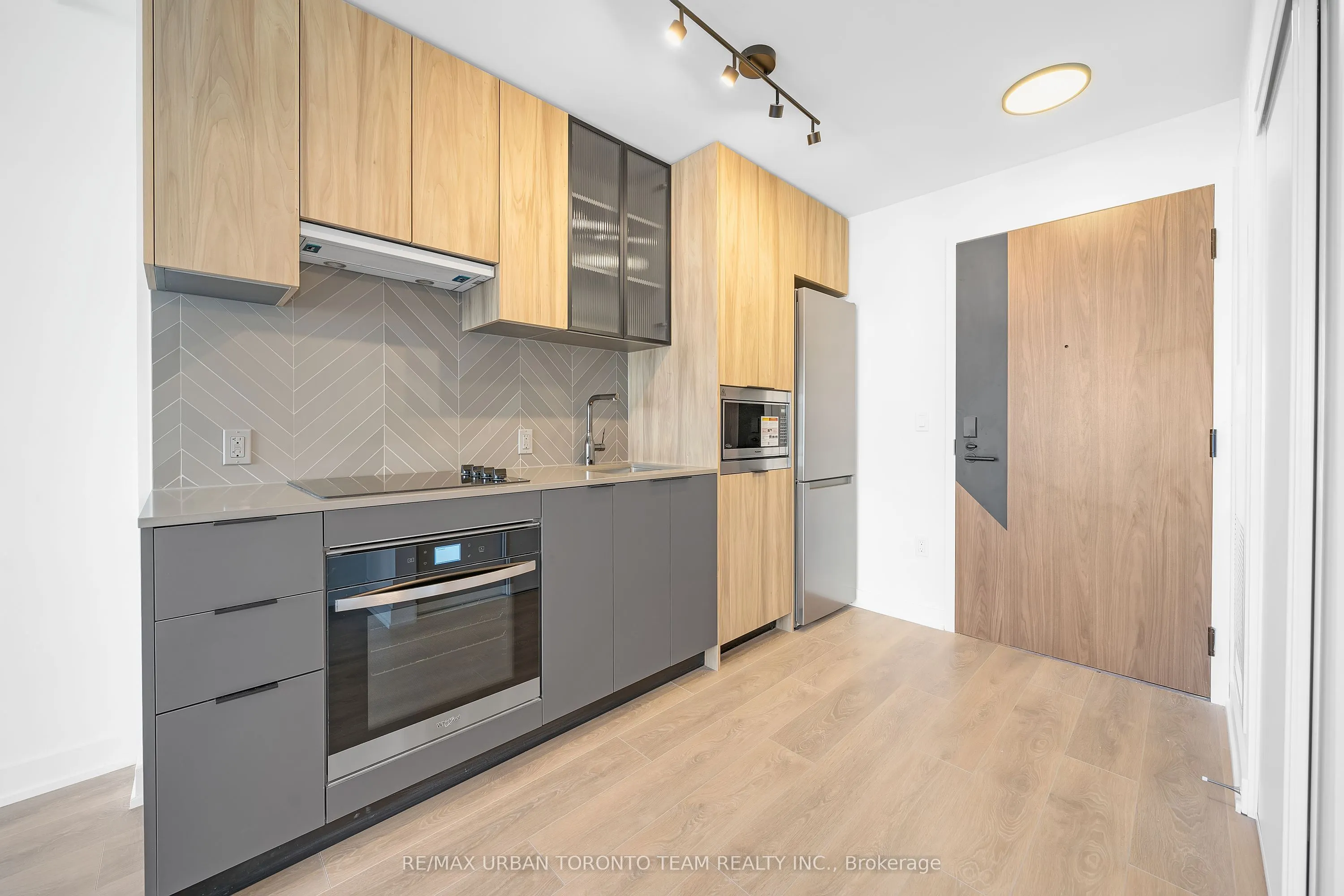 1037 The Queensway #524