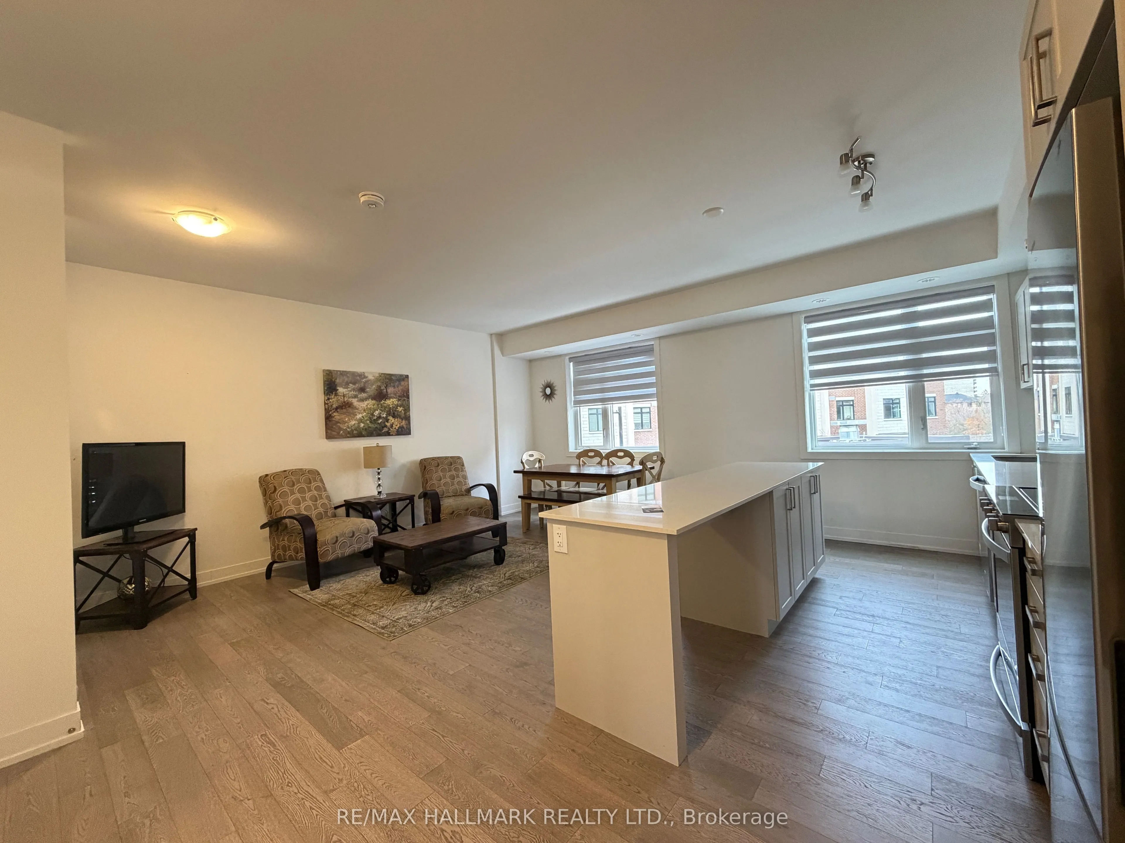 1085 Douglas Mccurdy Common #216