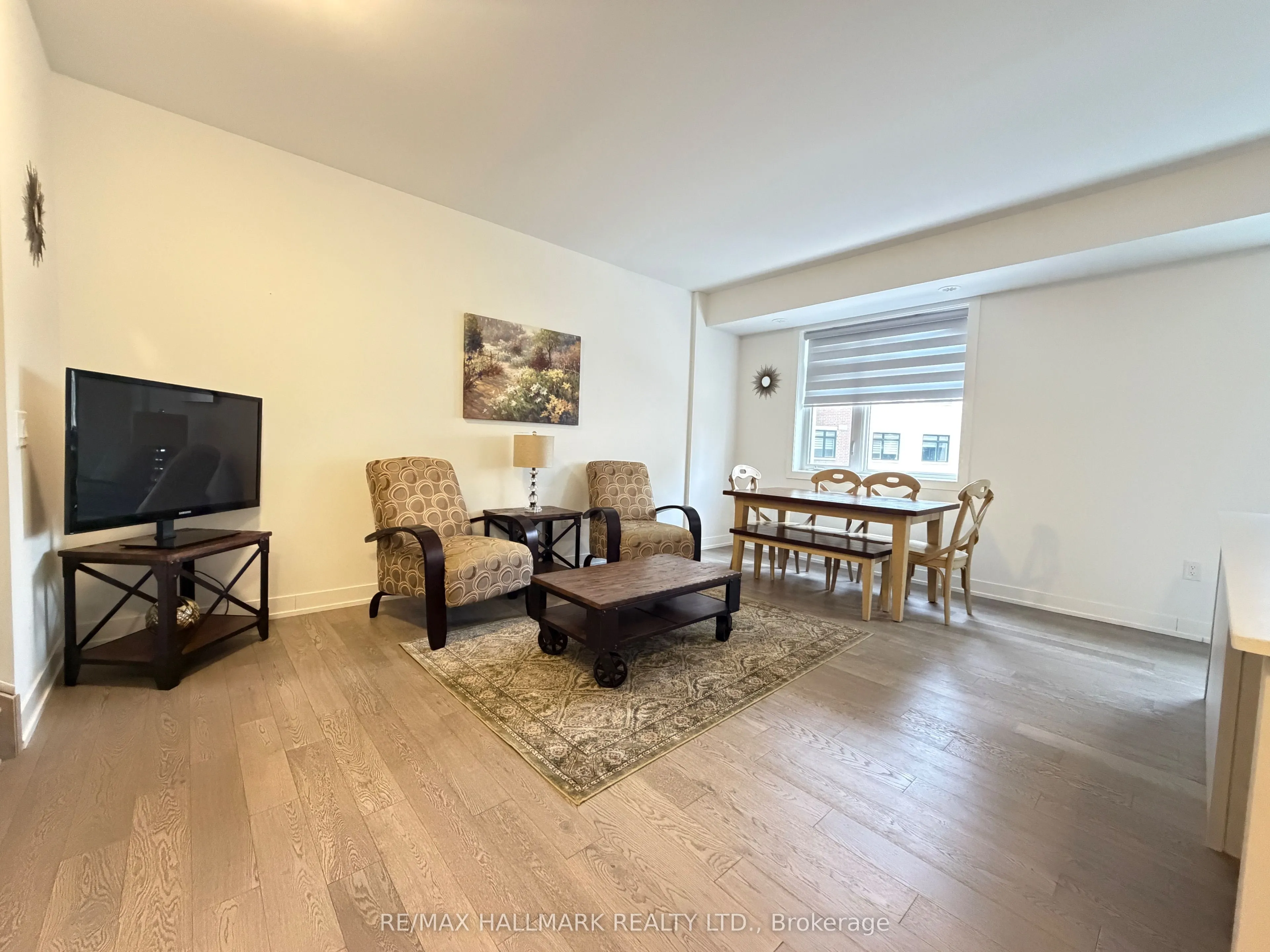 1085 Douglas Mccurdy Common #216