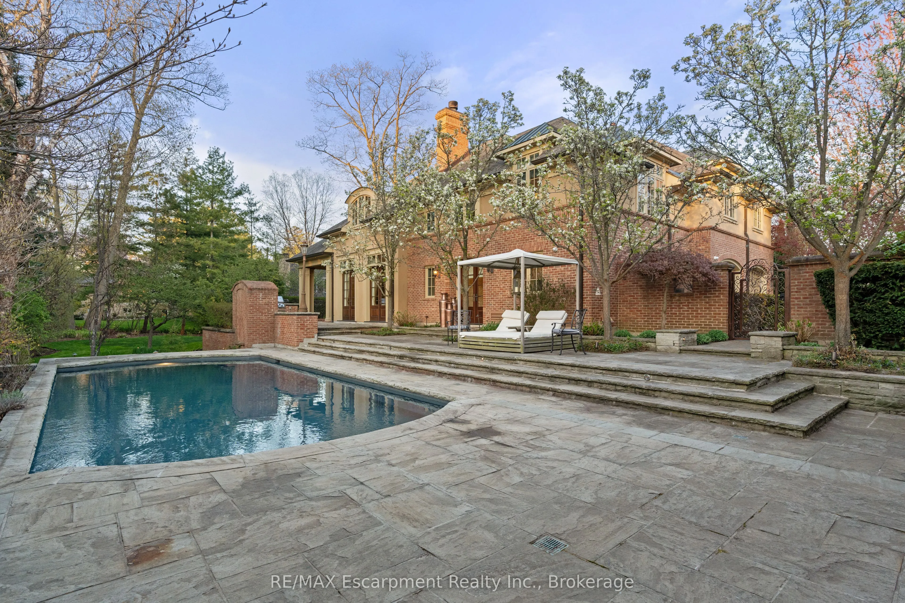 1081 Argyle Drive