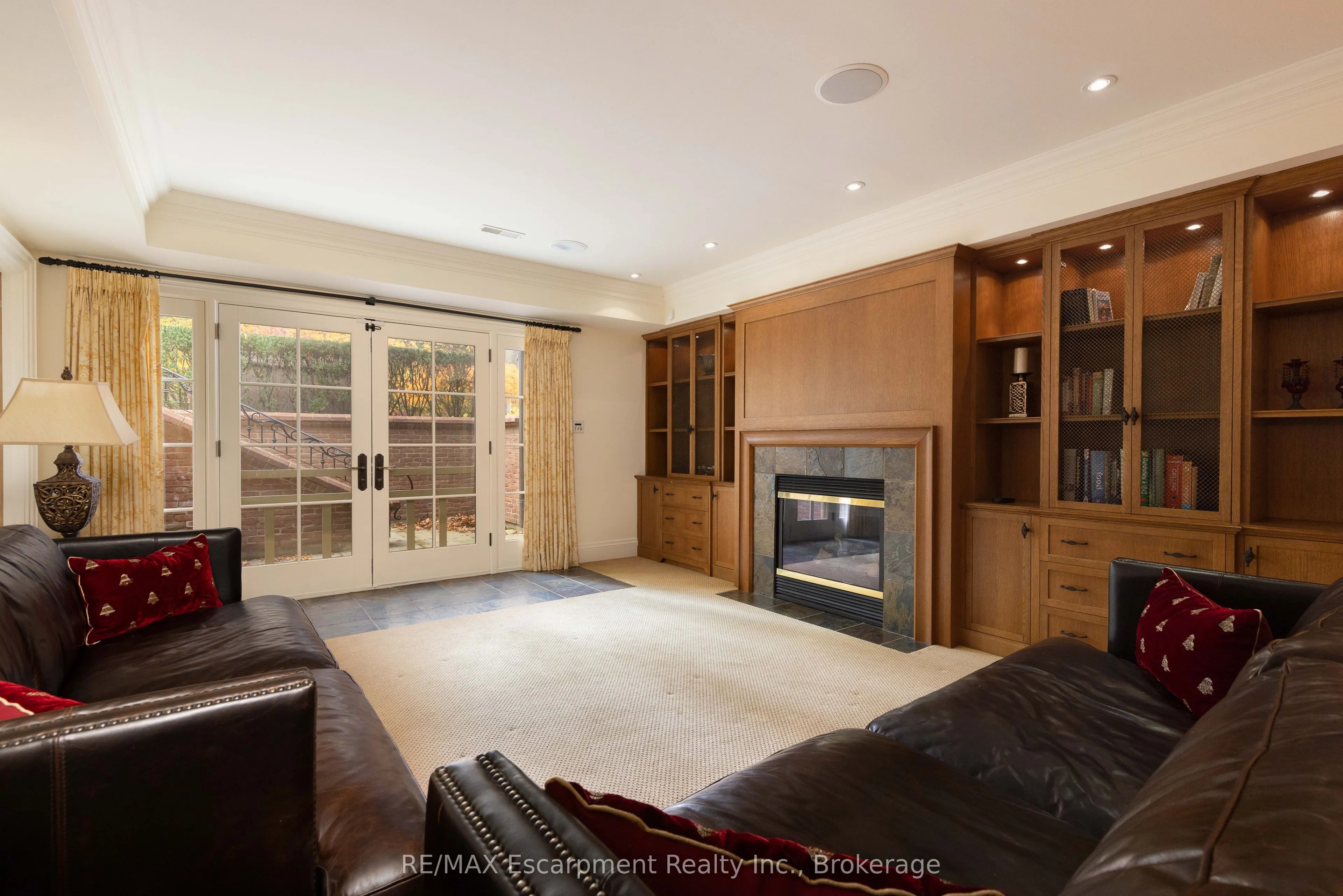 1081 Argyle Drive