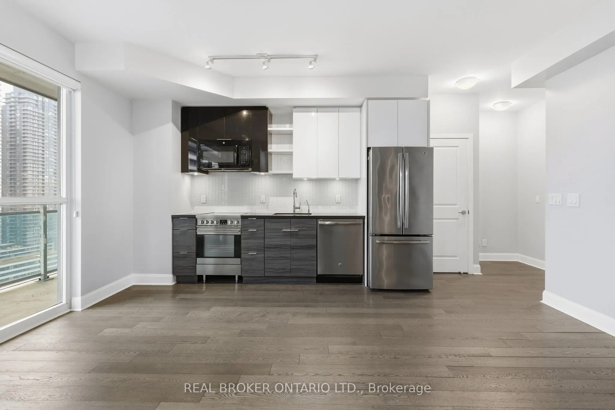 33 Shore Breeze Drive #1801