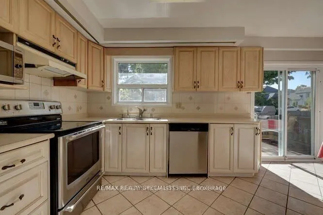 2220 Springfield Court