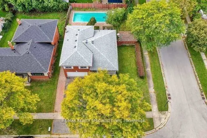 2220 Springfield Court
