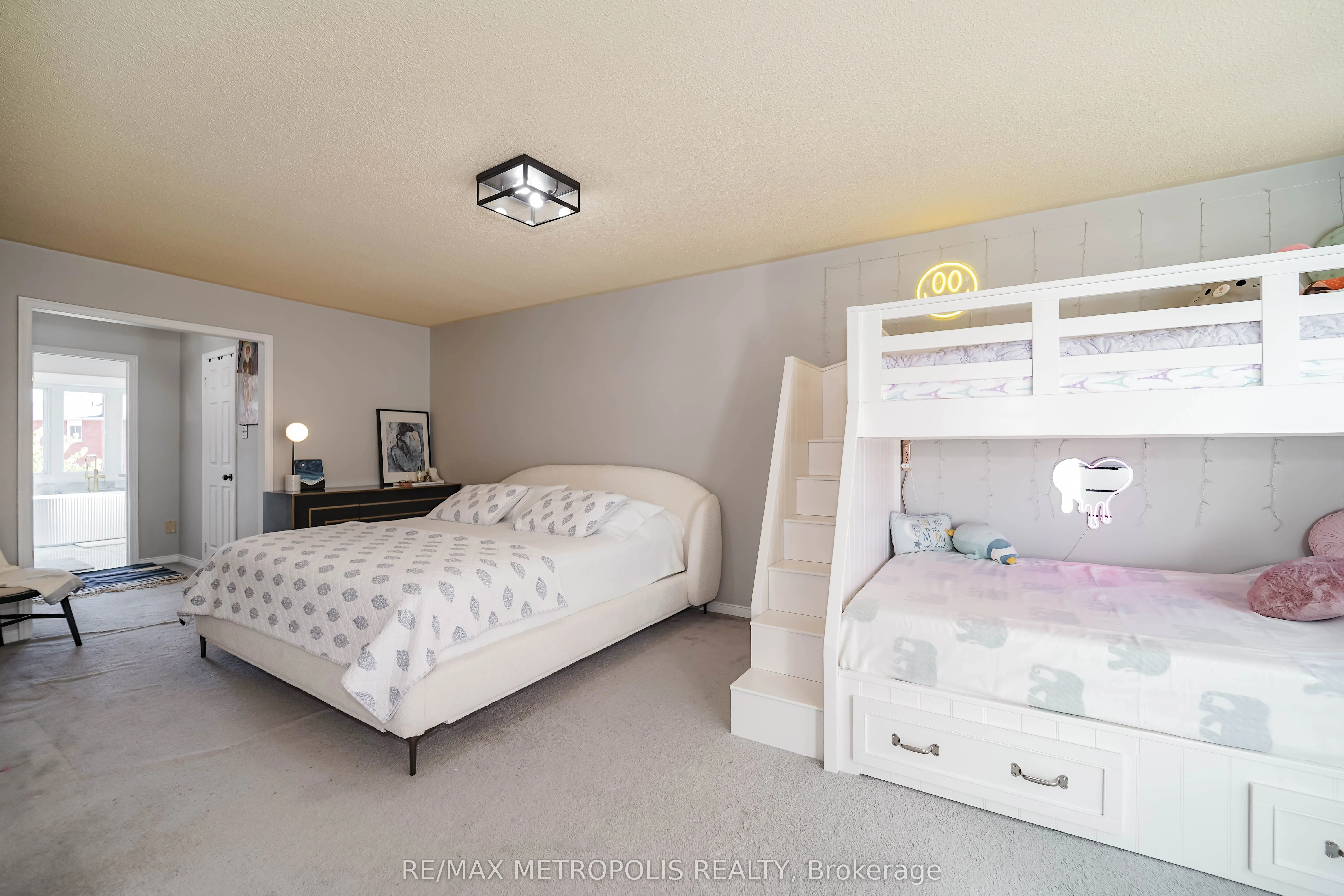 4392 Grassland Crescent