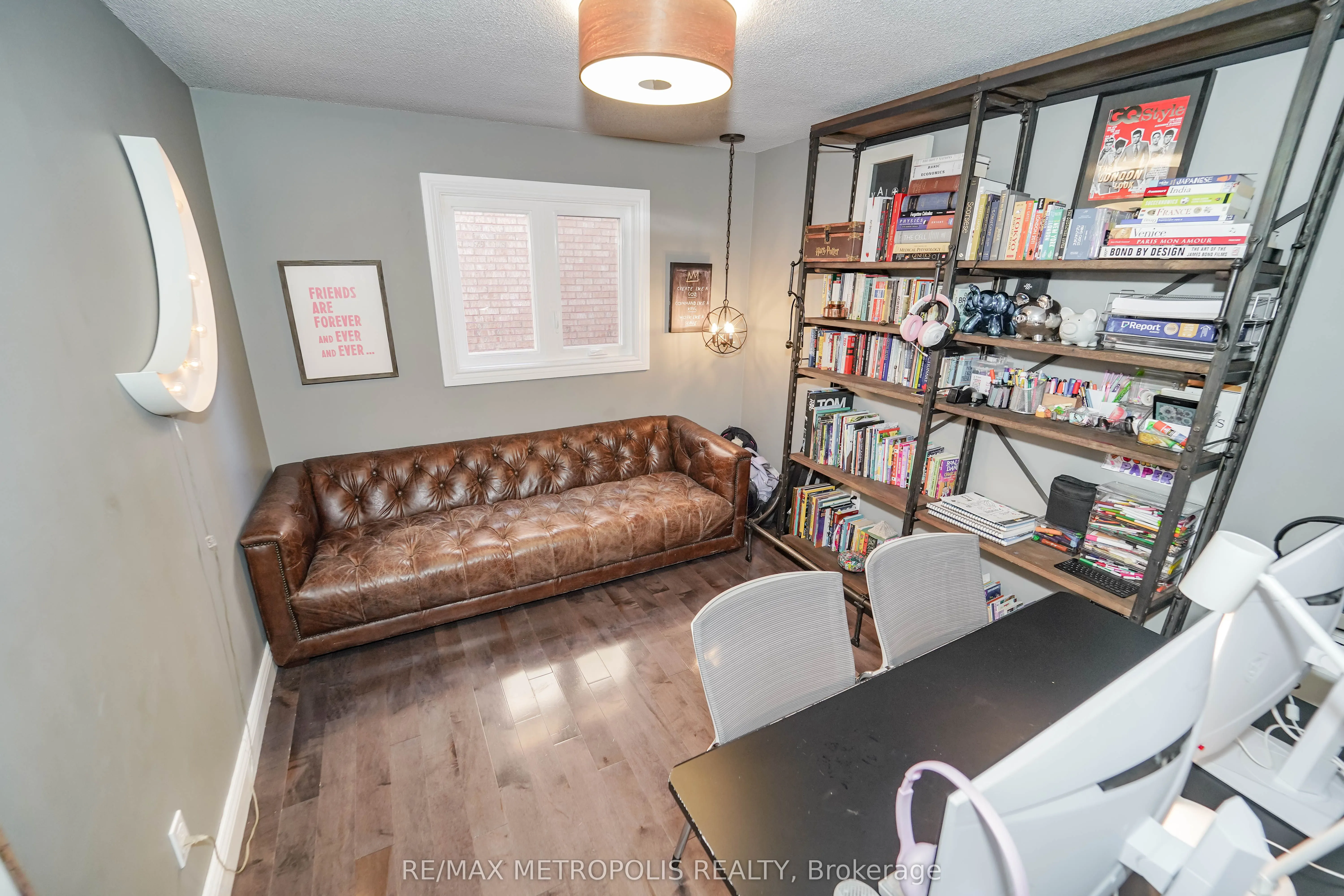 4392 Grassland Crescent
