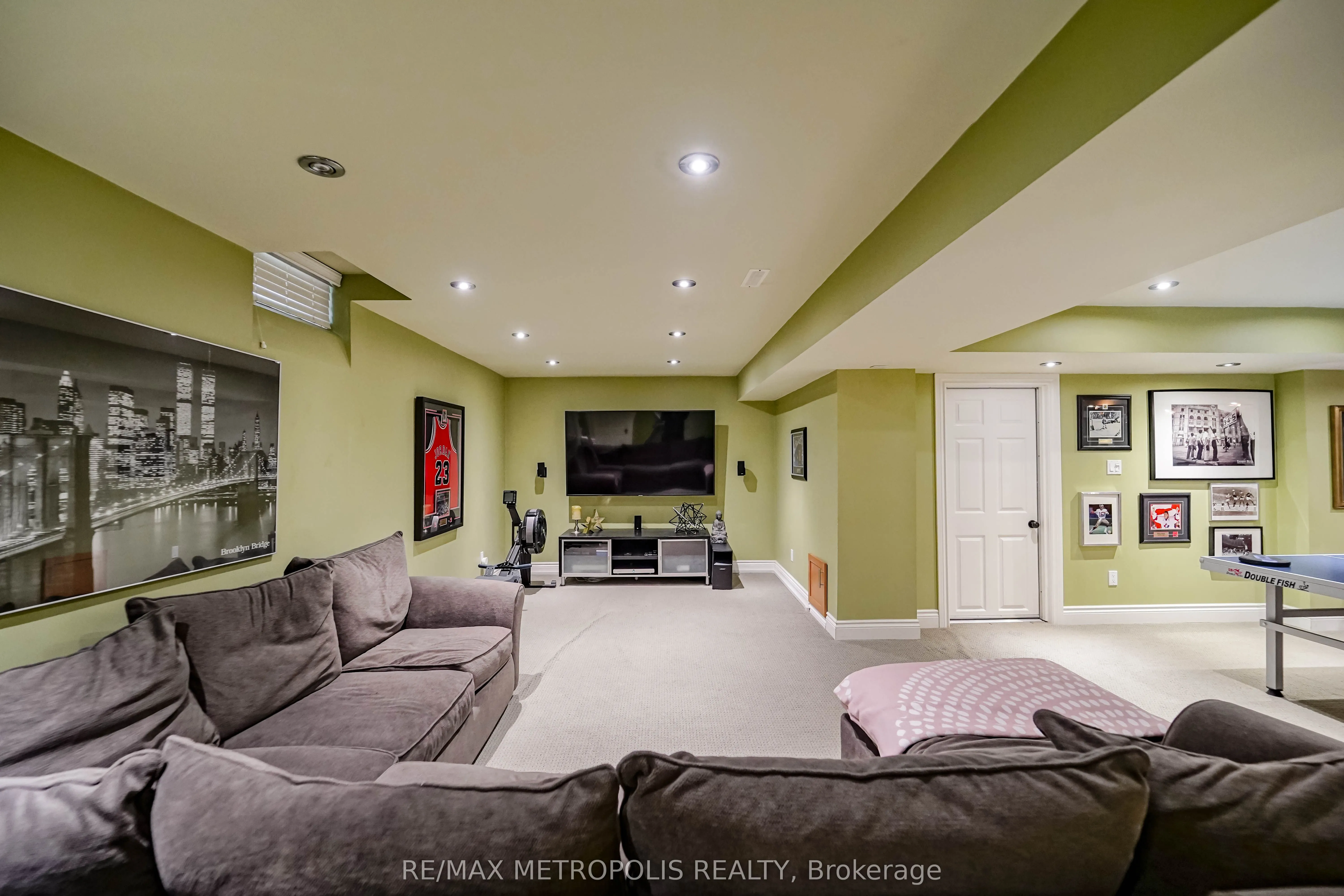 4392 Grassland Crescent