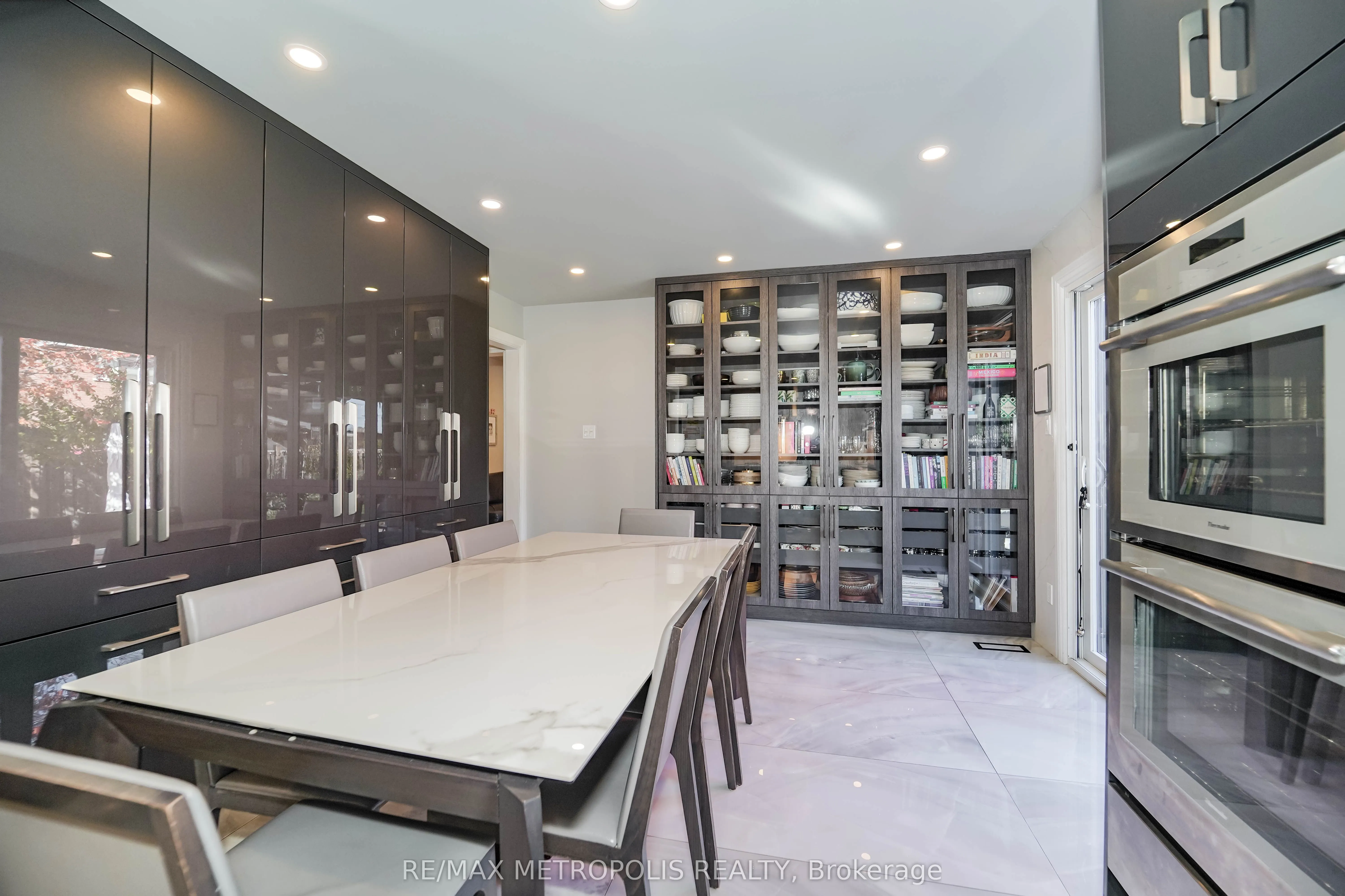 4392 Grassland Crescent