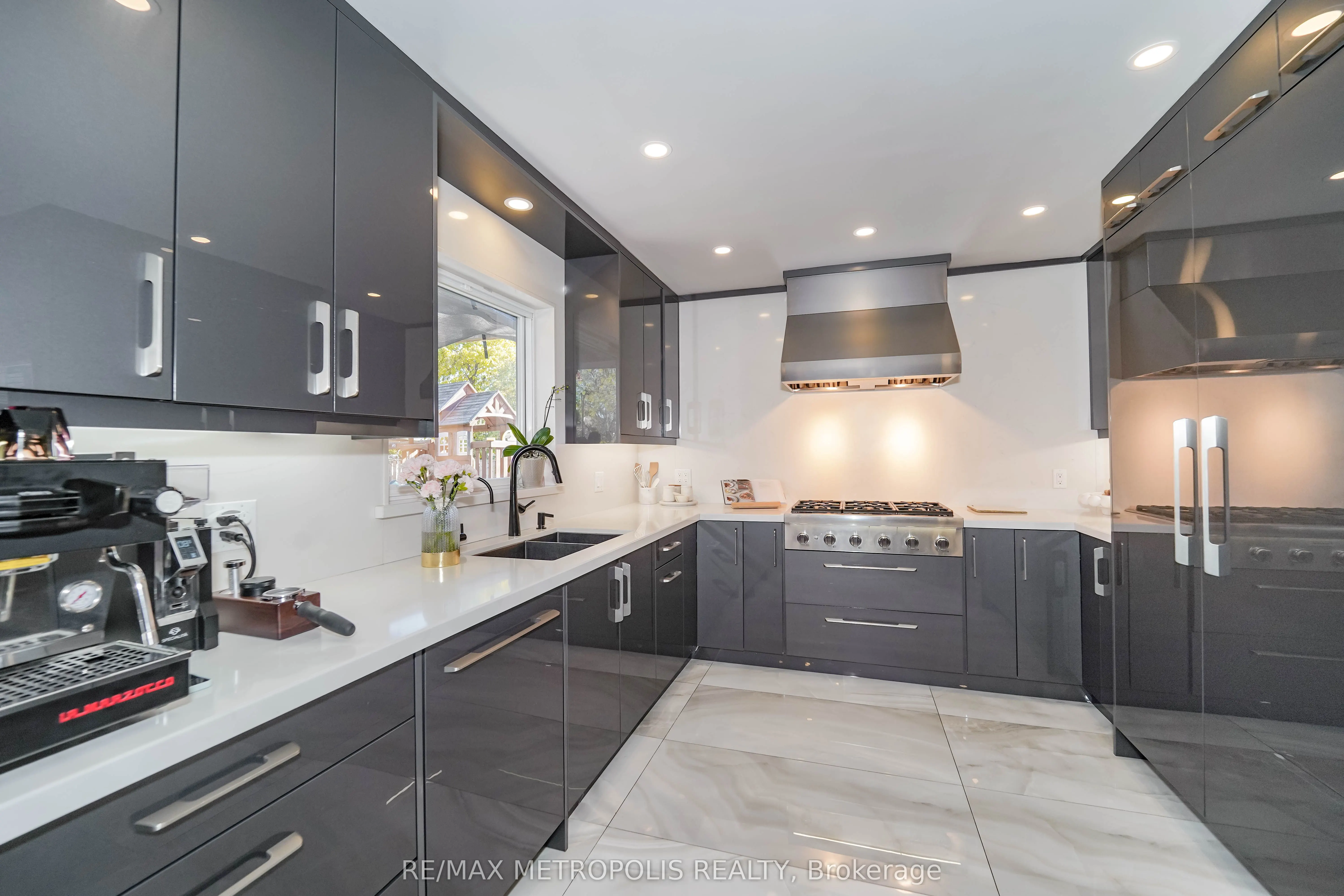 4392 Grassland Crescent