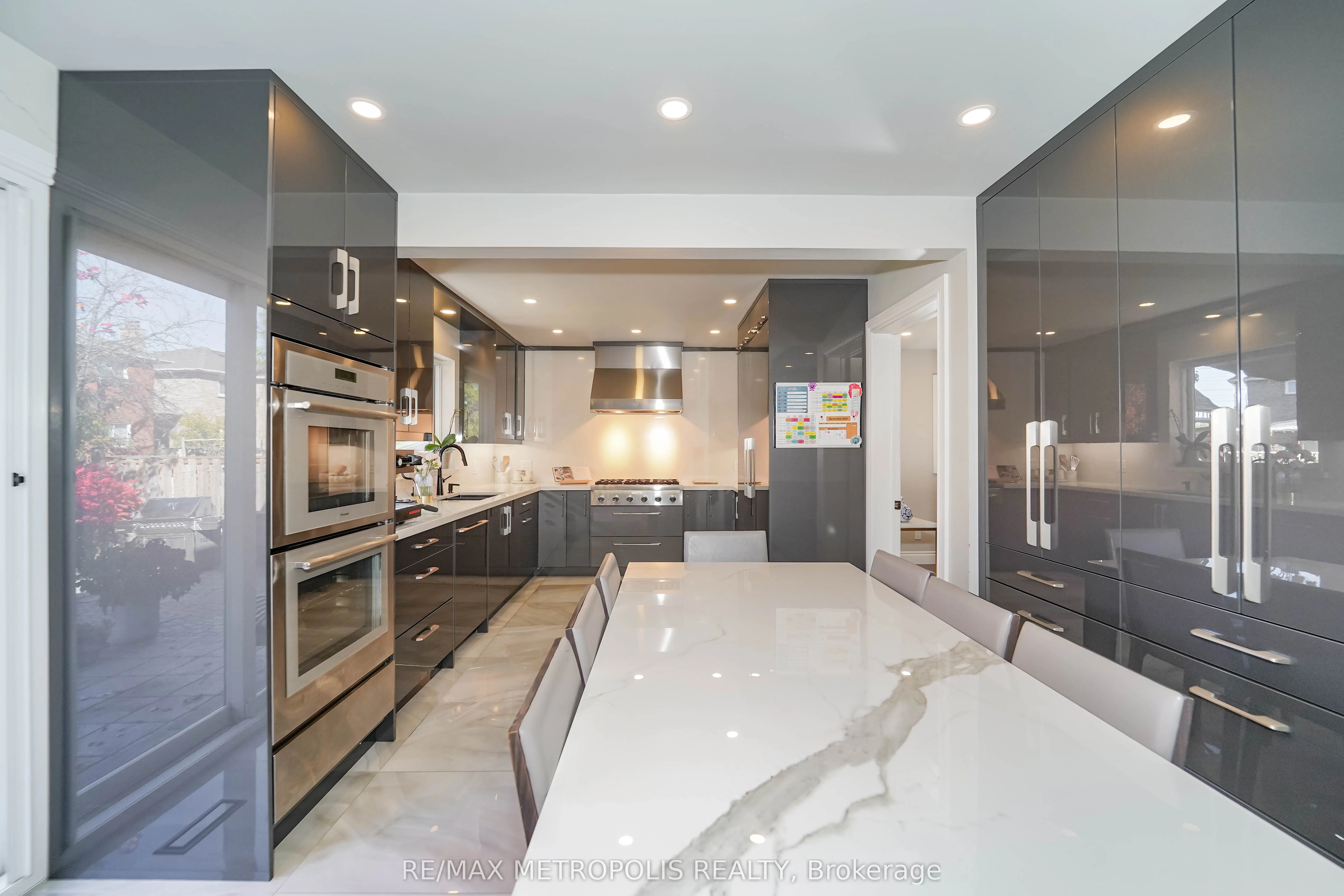 4392 Grassland Crescent