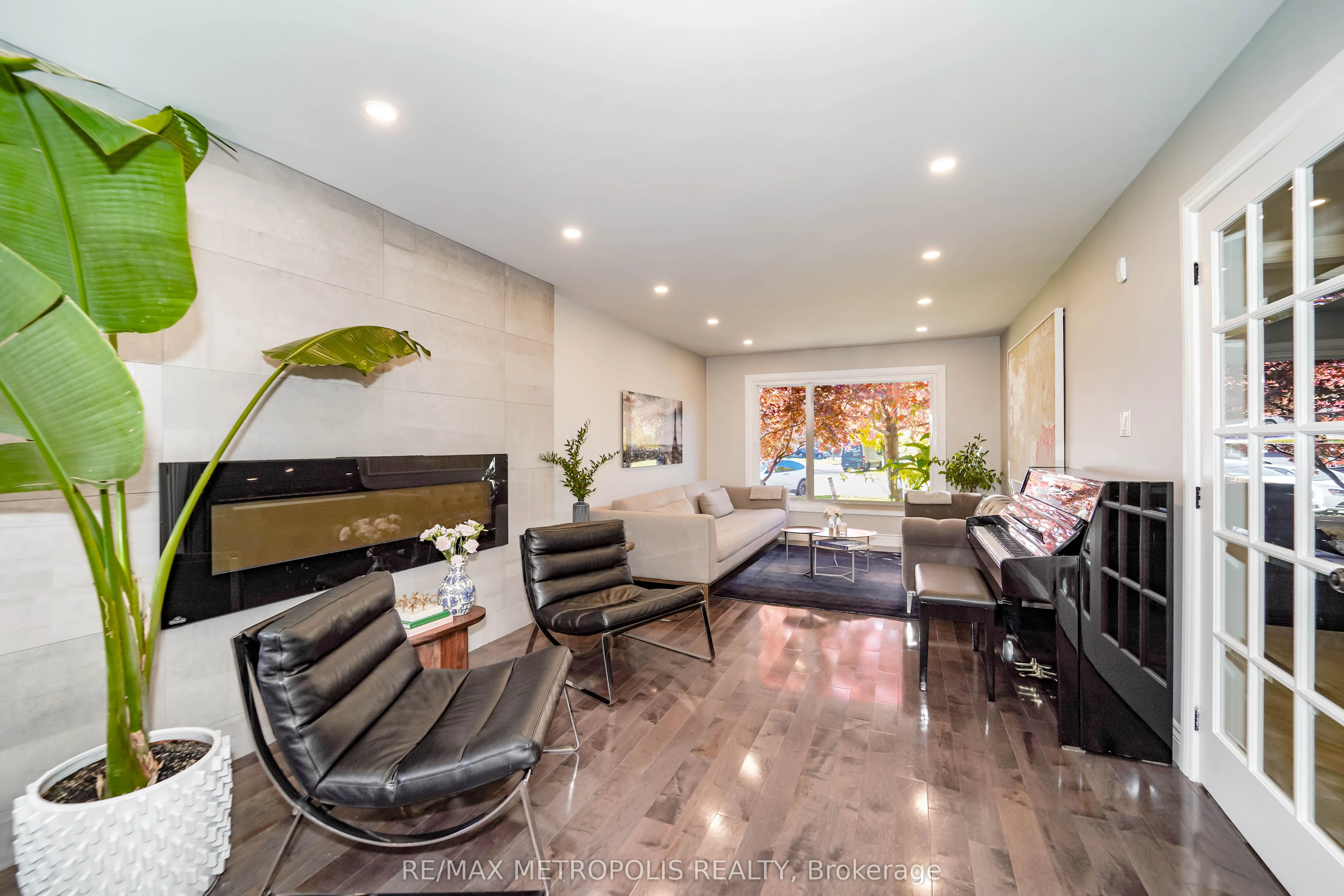 4392 Grassland Crescent