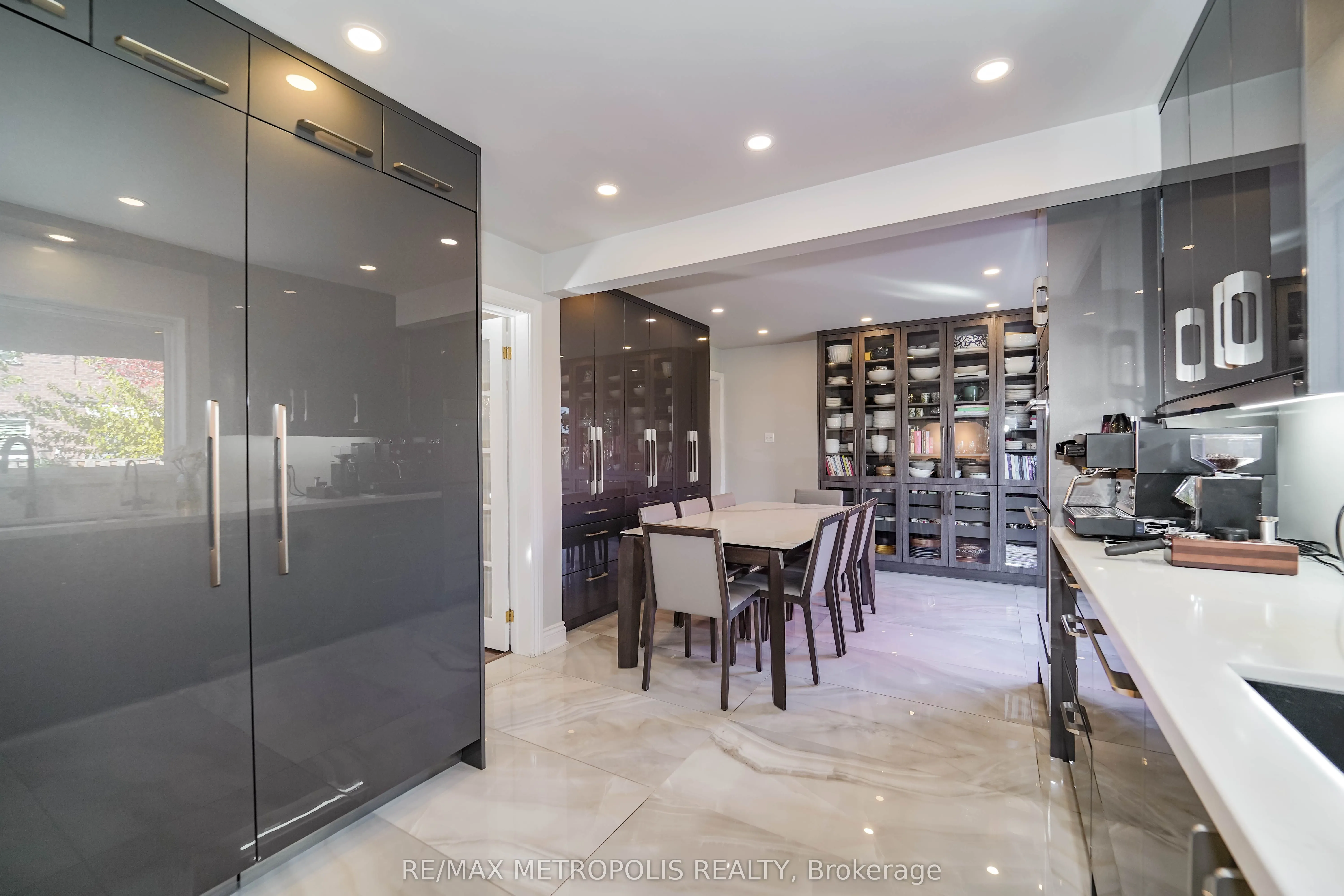 4392 Grassland Crescent