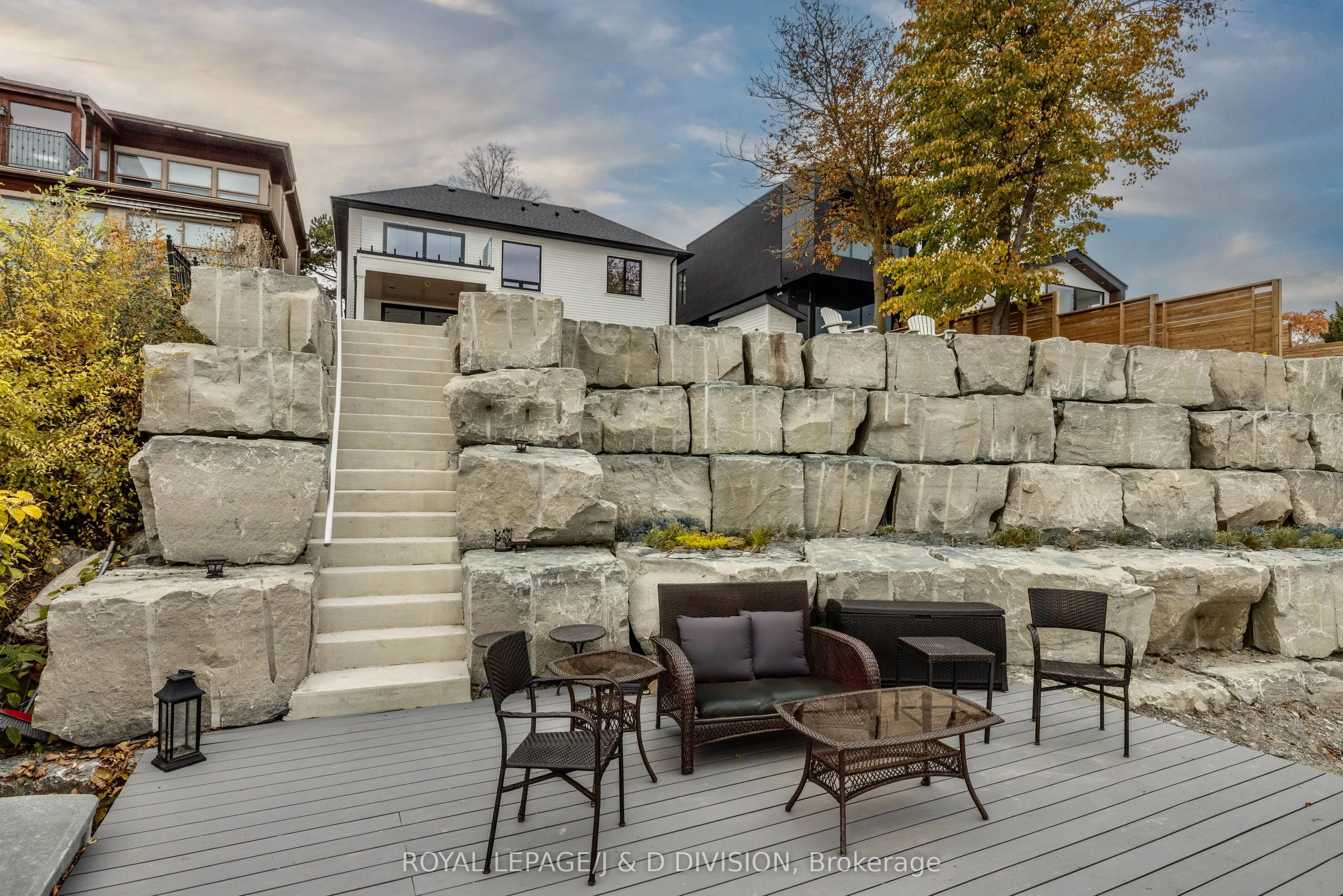 99 Lake Promenade