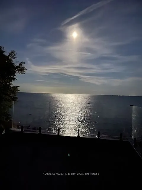 99 Lake Promenade