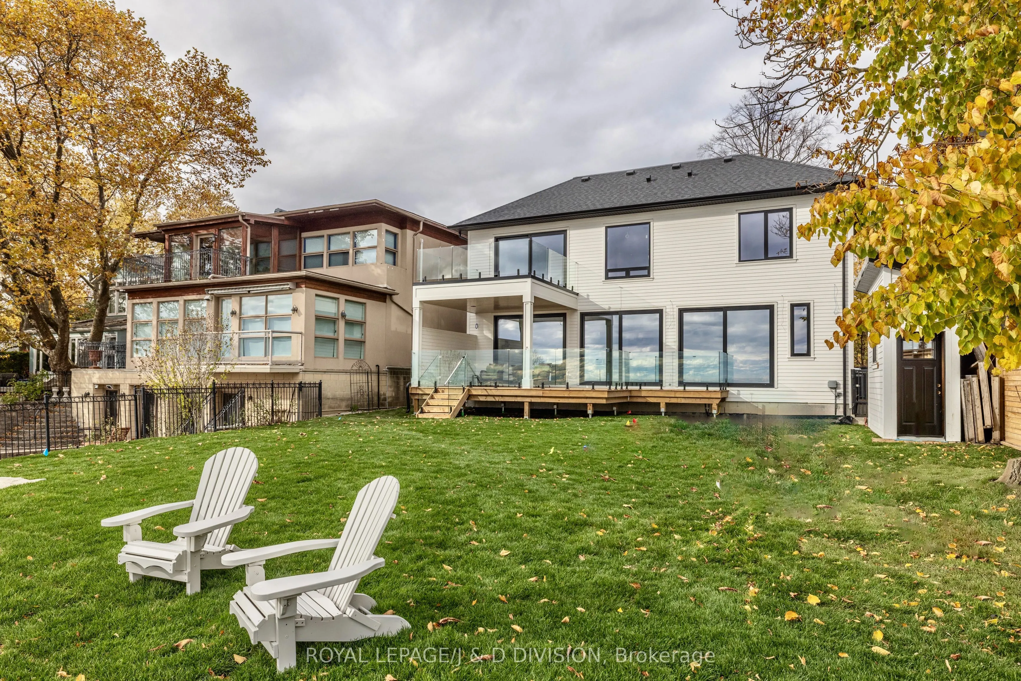 99 Lake Promenade
