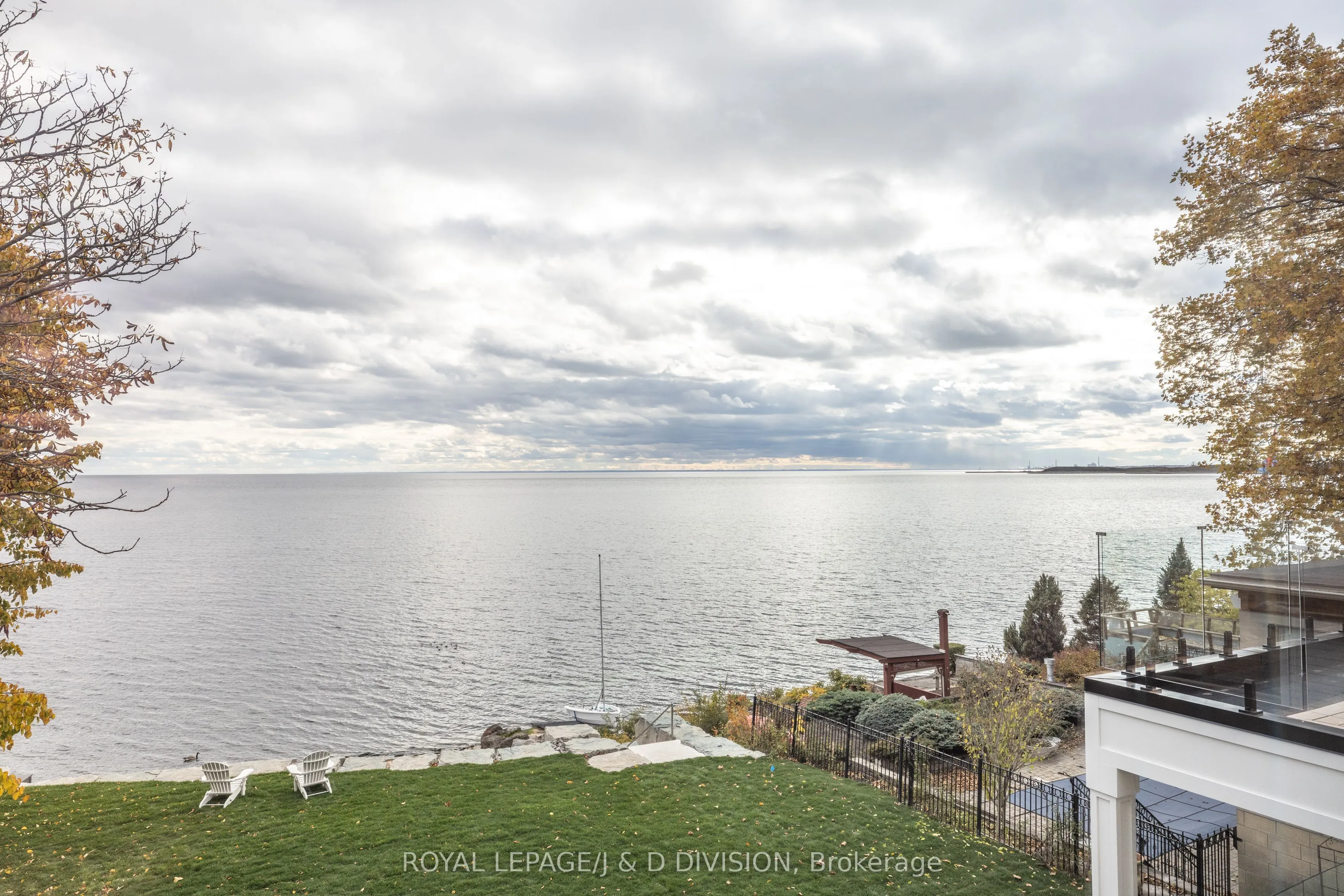 99 Lake Promenade