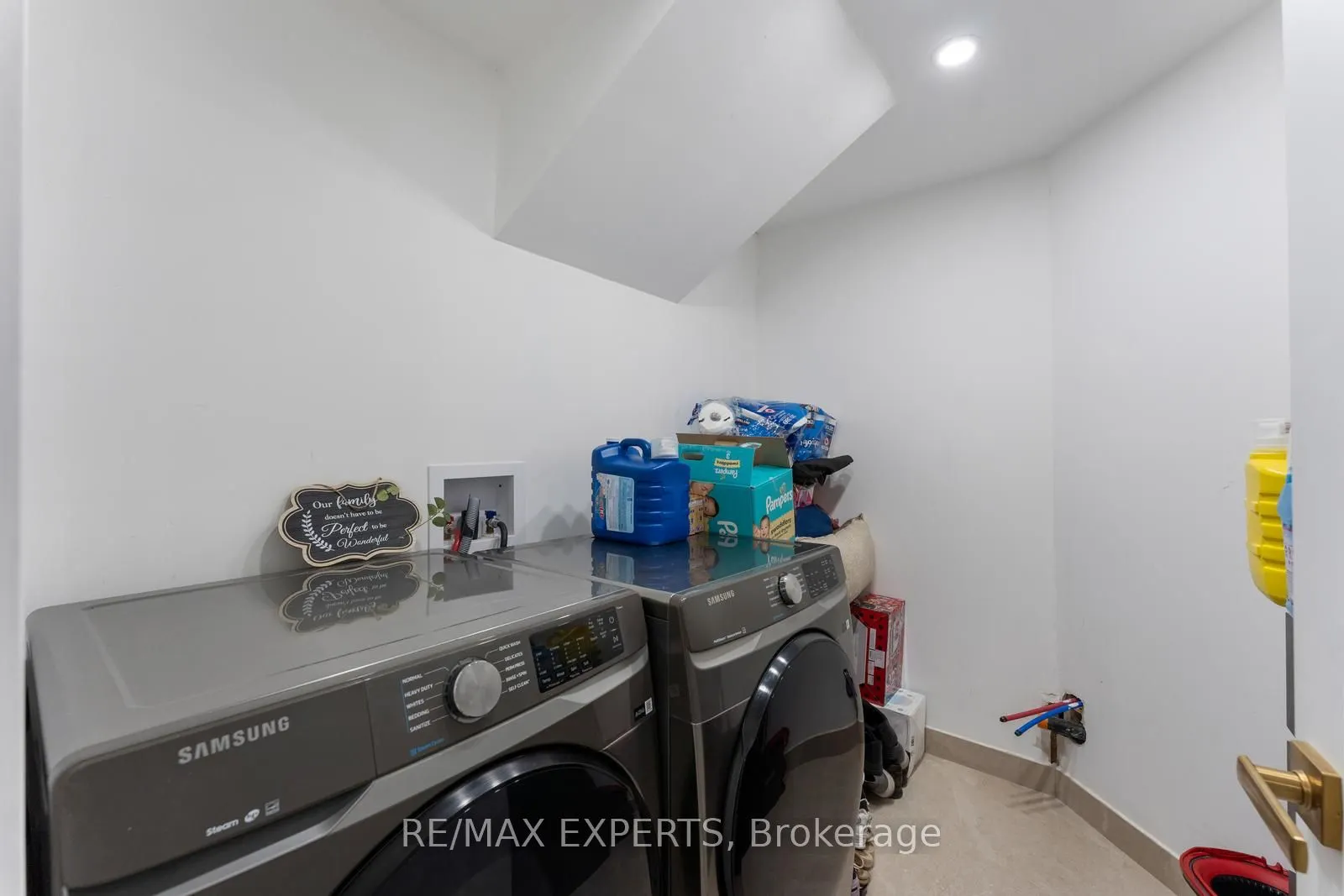 142 King Street E