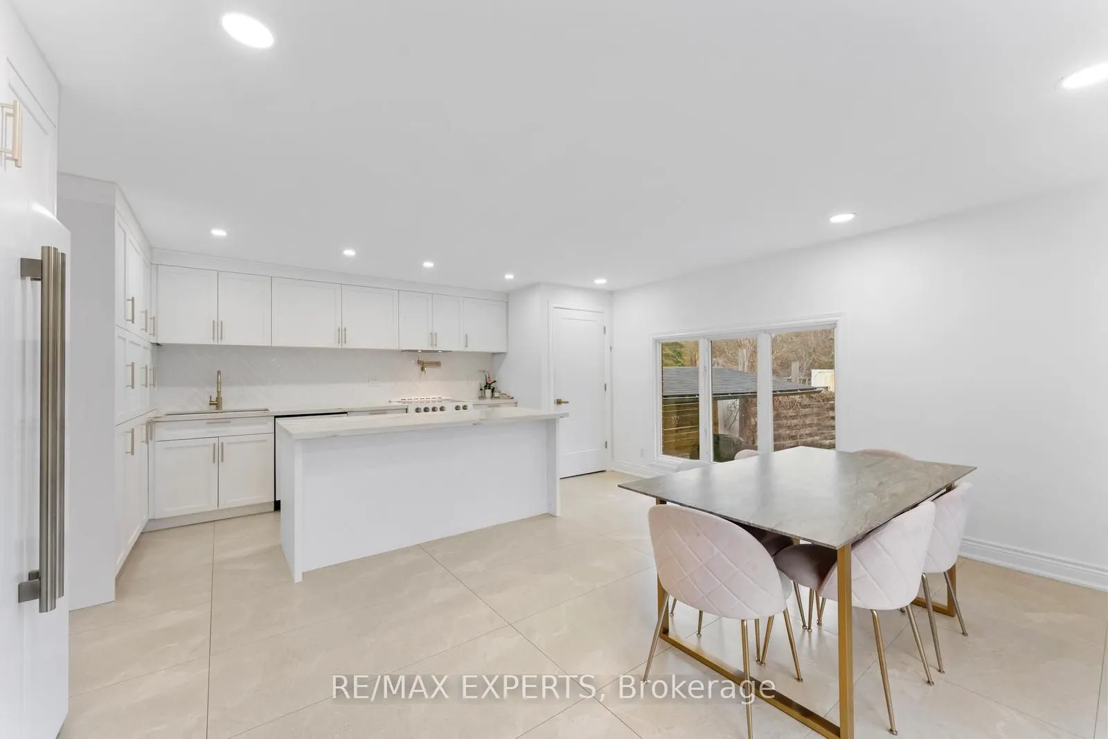 142 King Street E