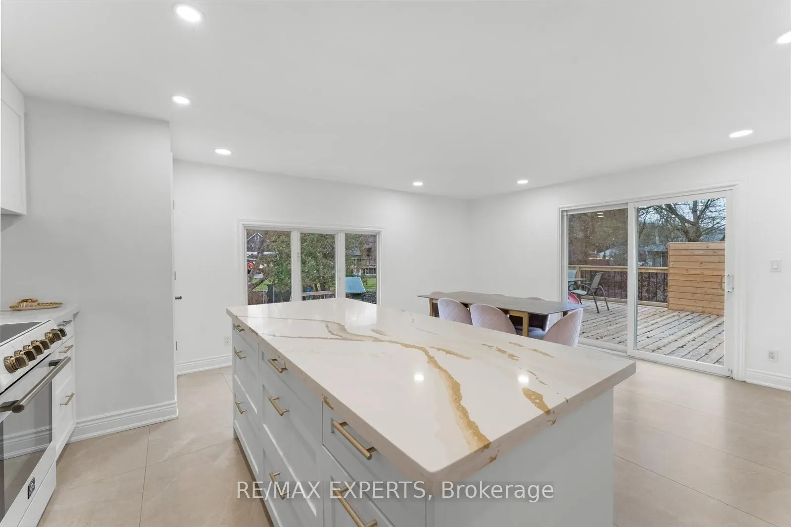 142 King Street E