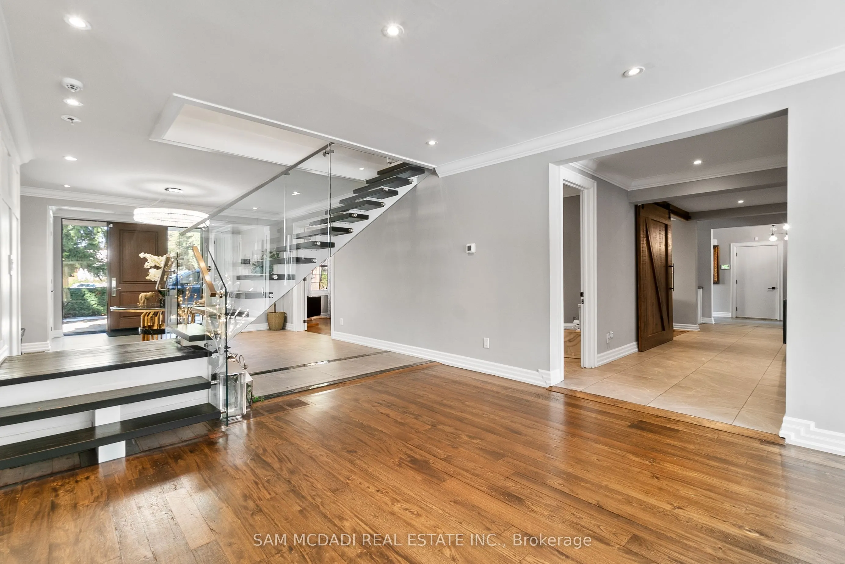 2552 Jarvis Street
