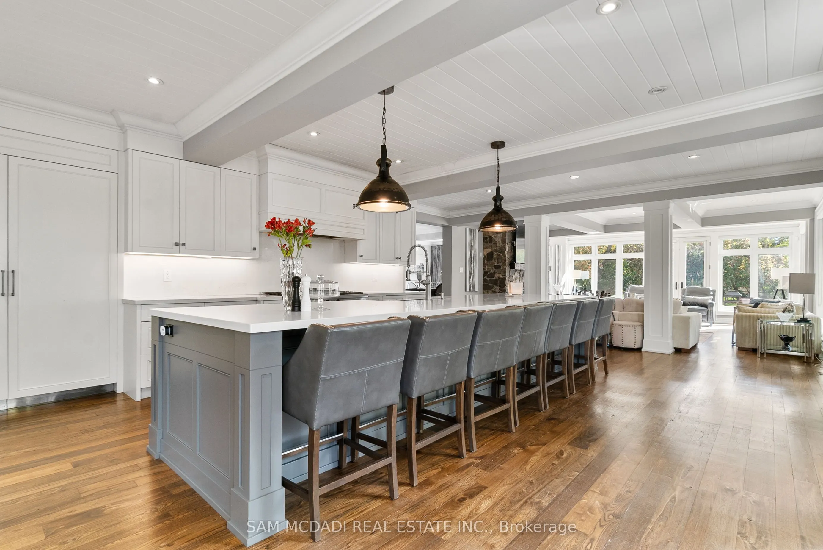 2552 Jarvis Street