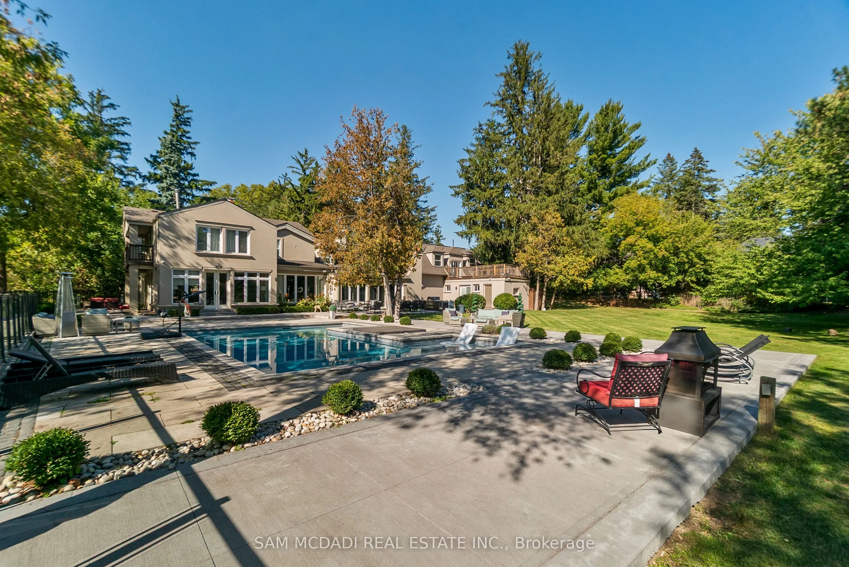 2552 Jarvis Street