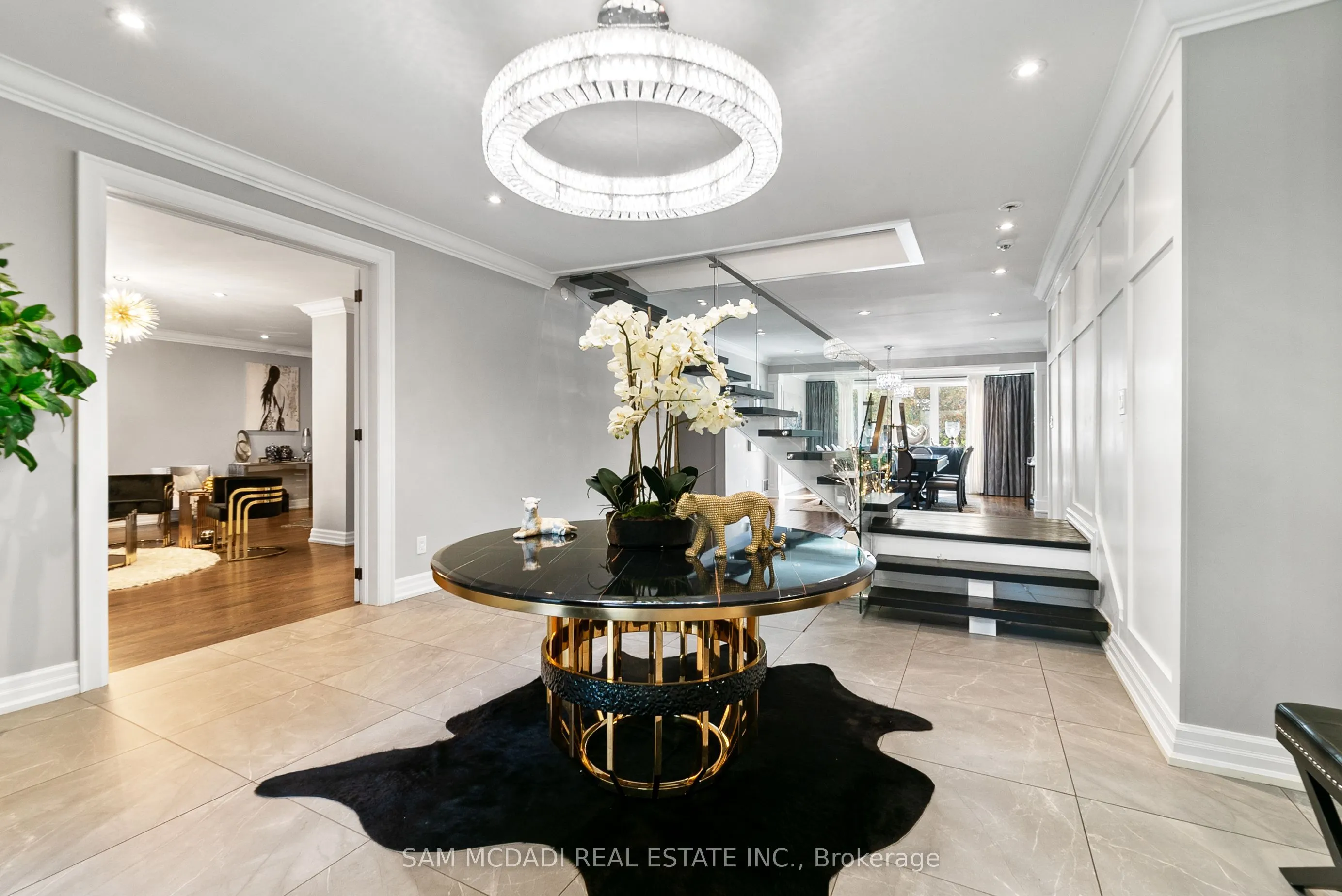2552 Jarvis Street