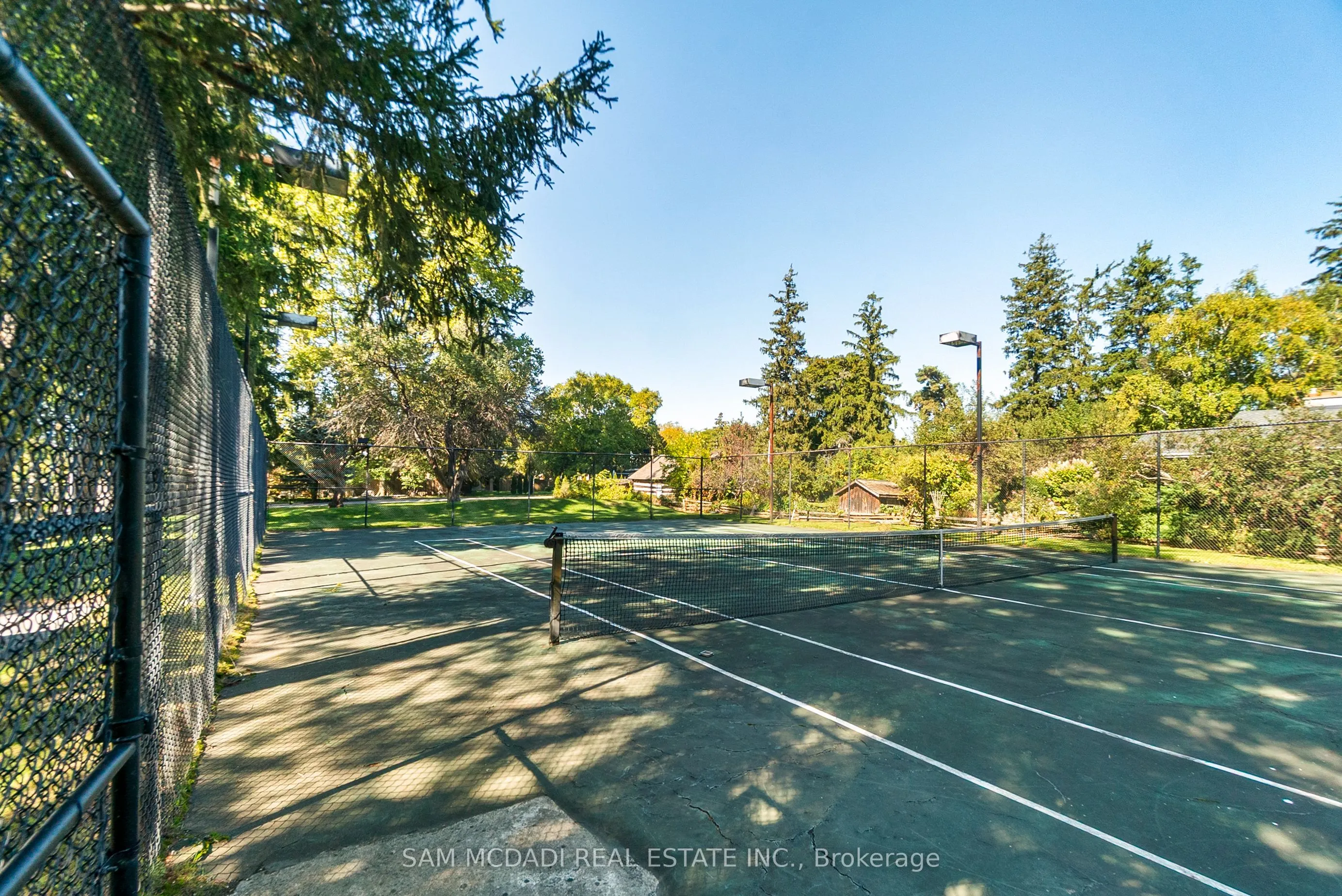 2552 Jarvis Street