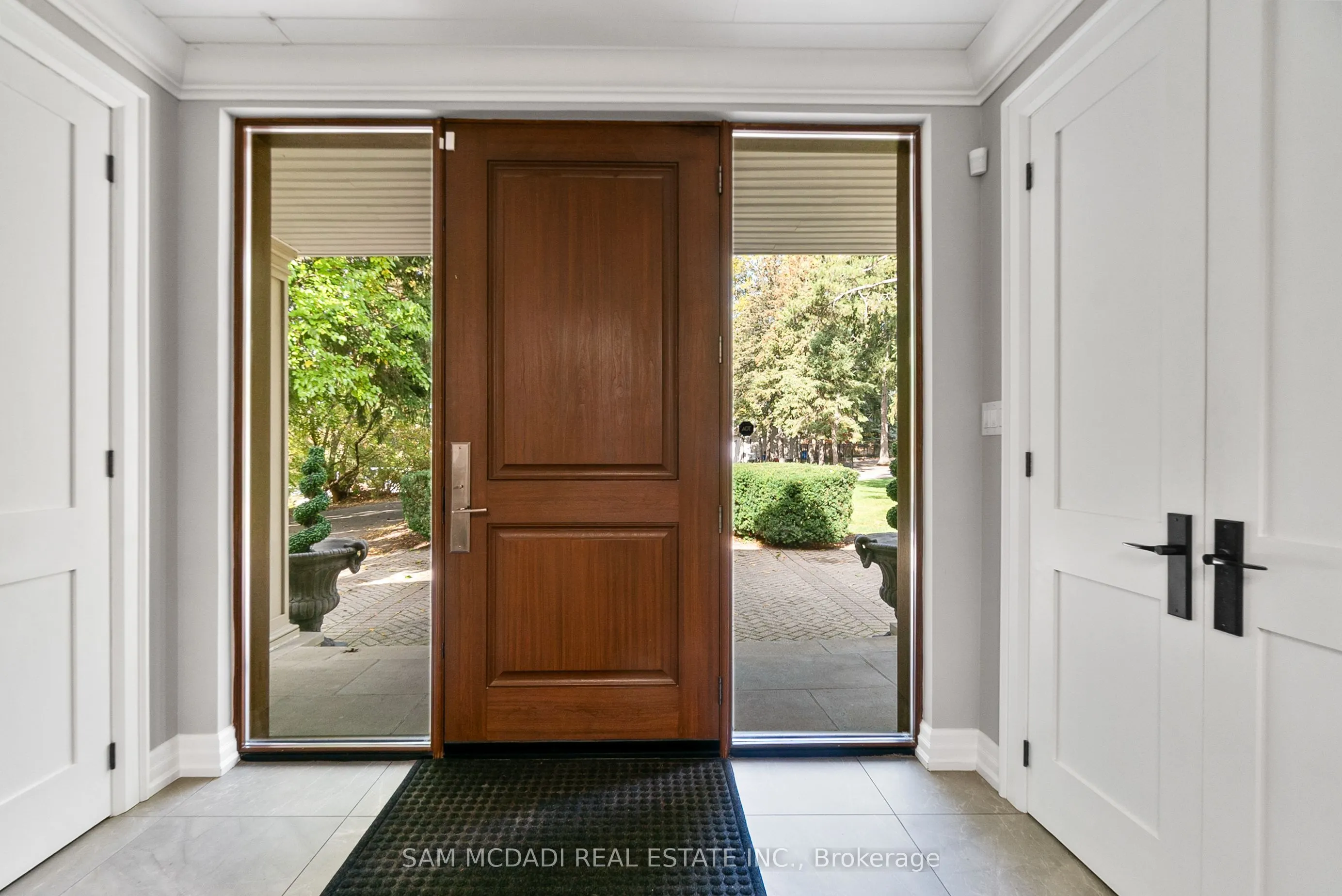 2552 Jarvis Street
