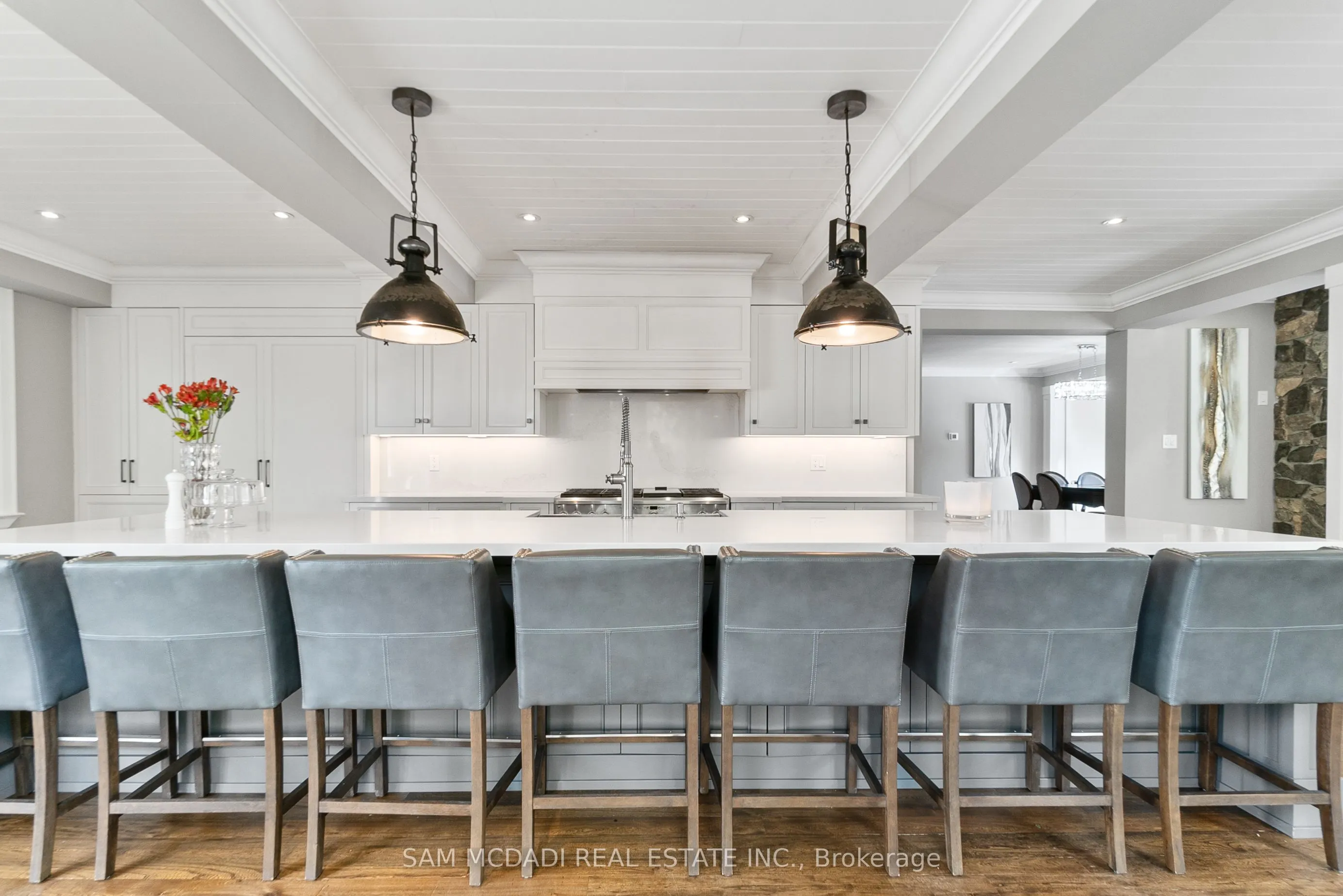 2552 Jarvis Street