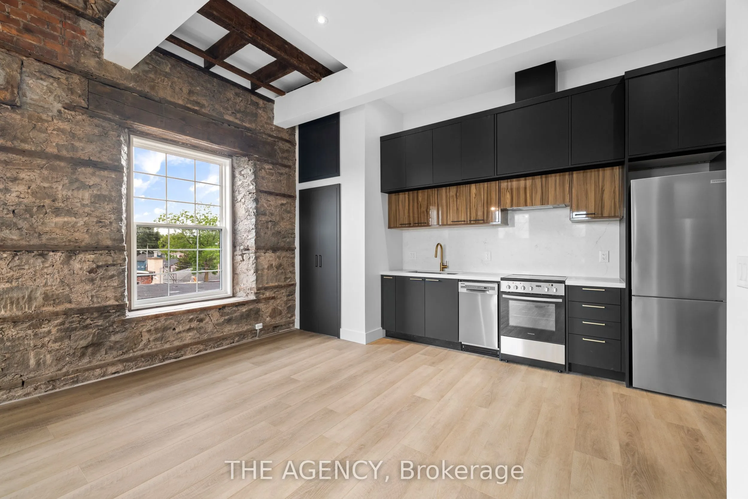 163 Main Street E #303
