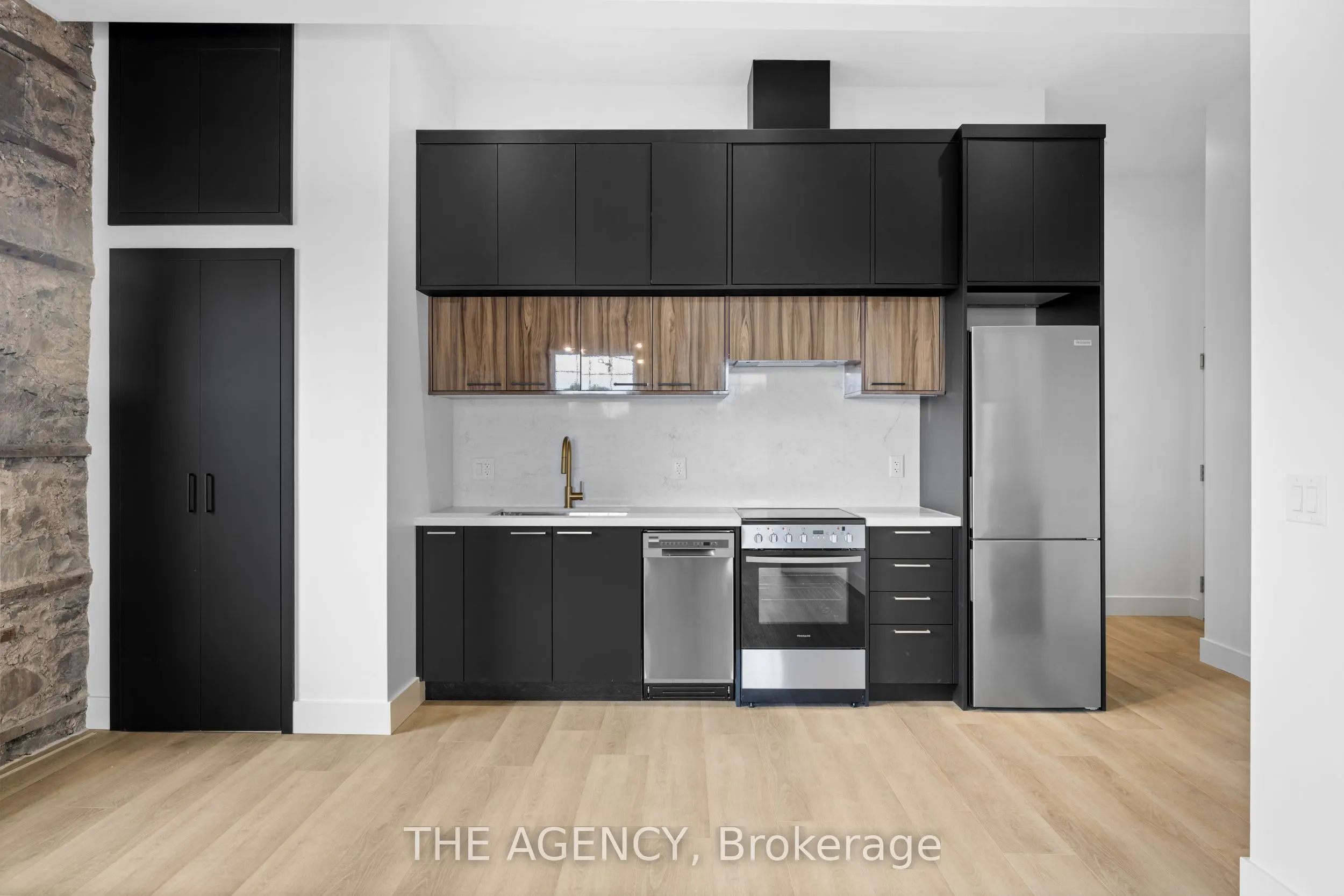 163 Main Street E #303