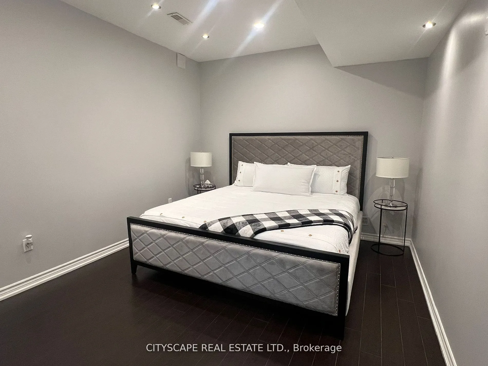 3274 Erin Centre Boulevard