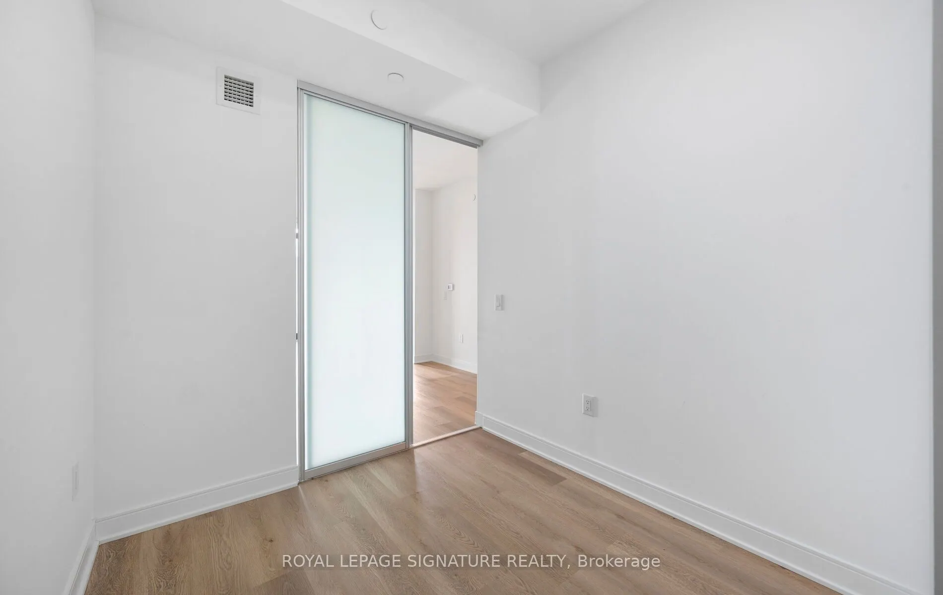 86 Dundas Street E #622