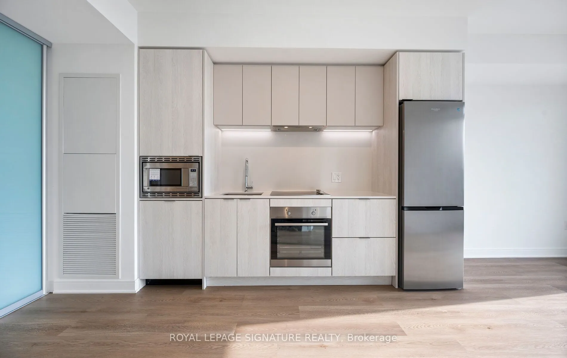 86 Dundas Street E #622