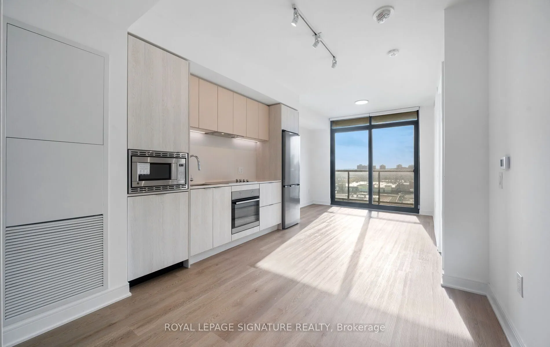 86 Dundas Street E #622