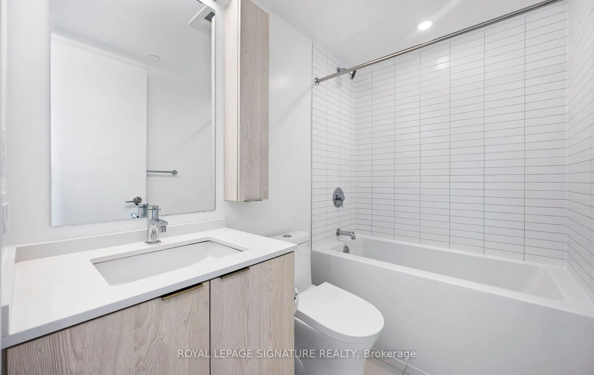 86 Dundas Street E #622
