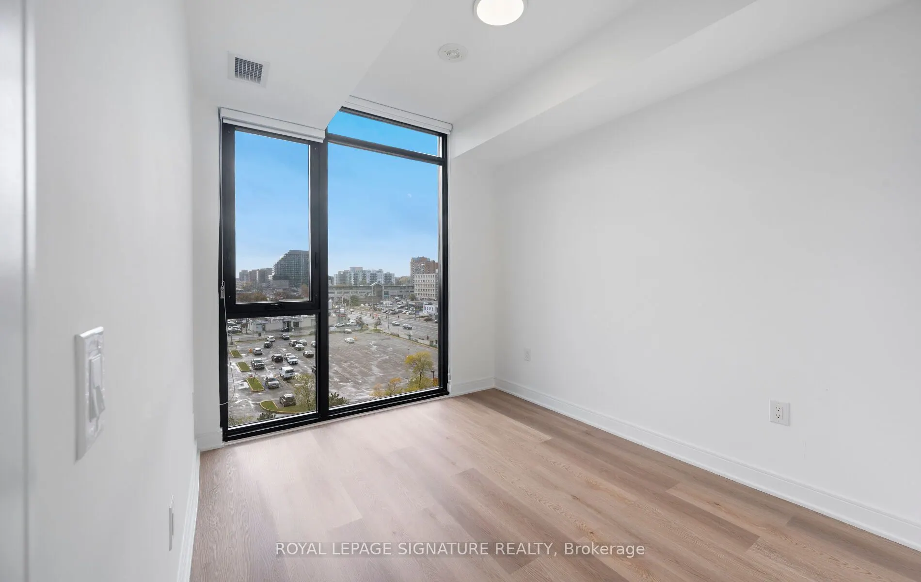 86 Dundas Street E #622