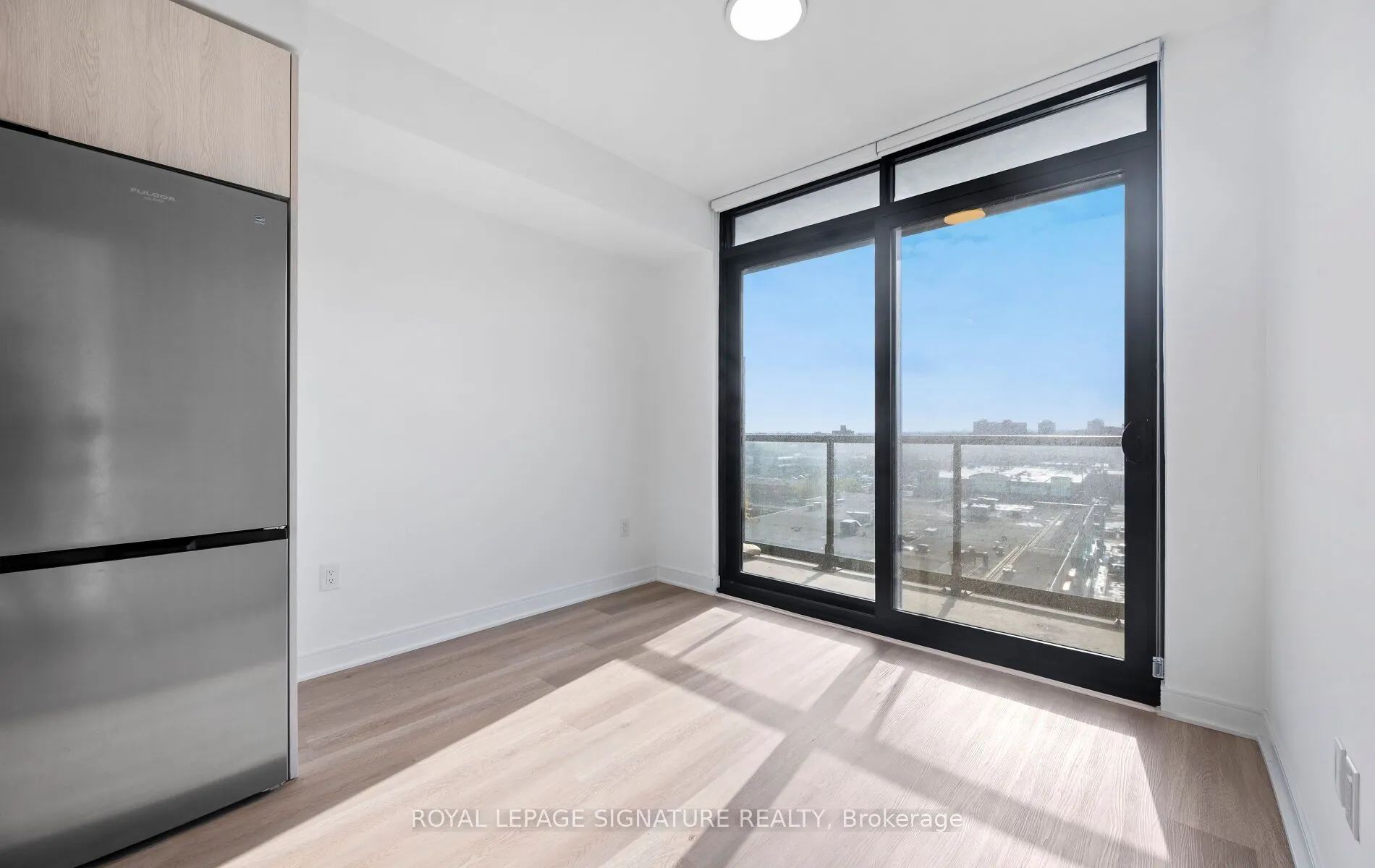 86 Dundas Street E #622