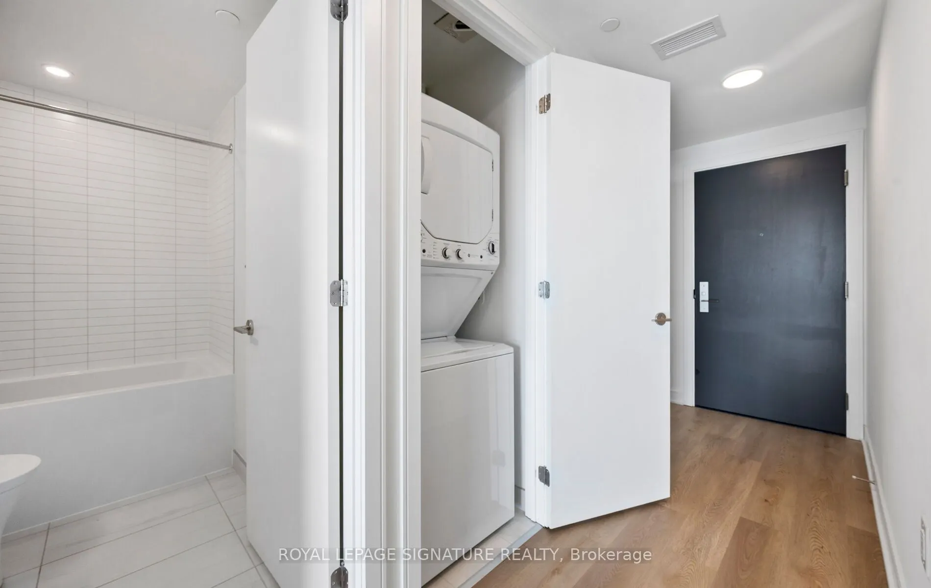 86 Dundas Street E #622