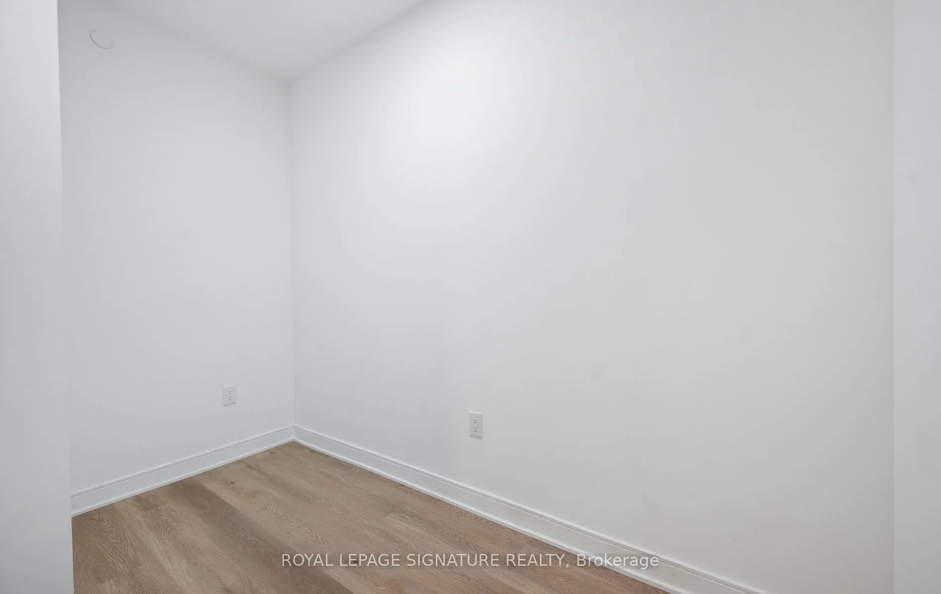 86 Dundas Street E #622