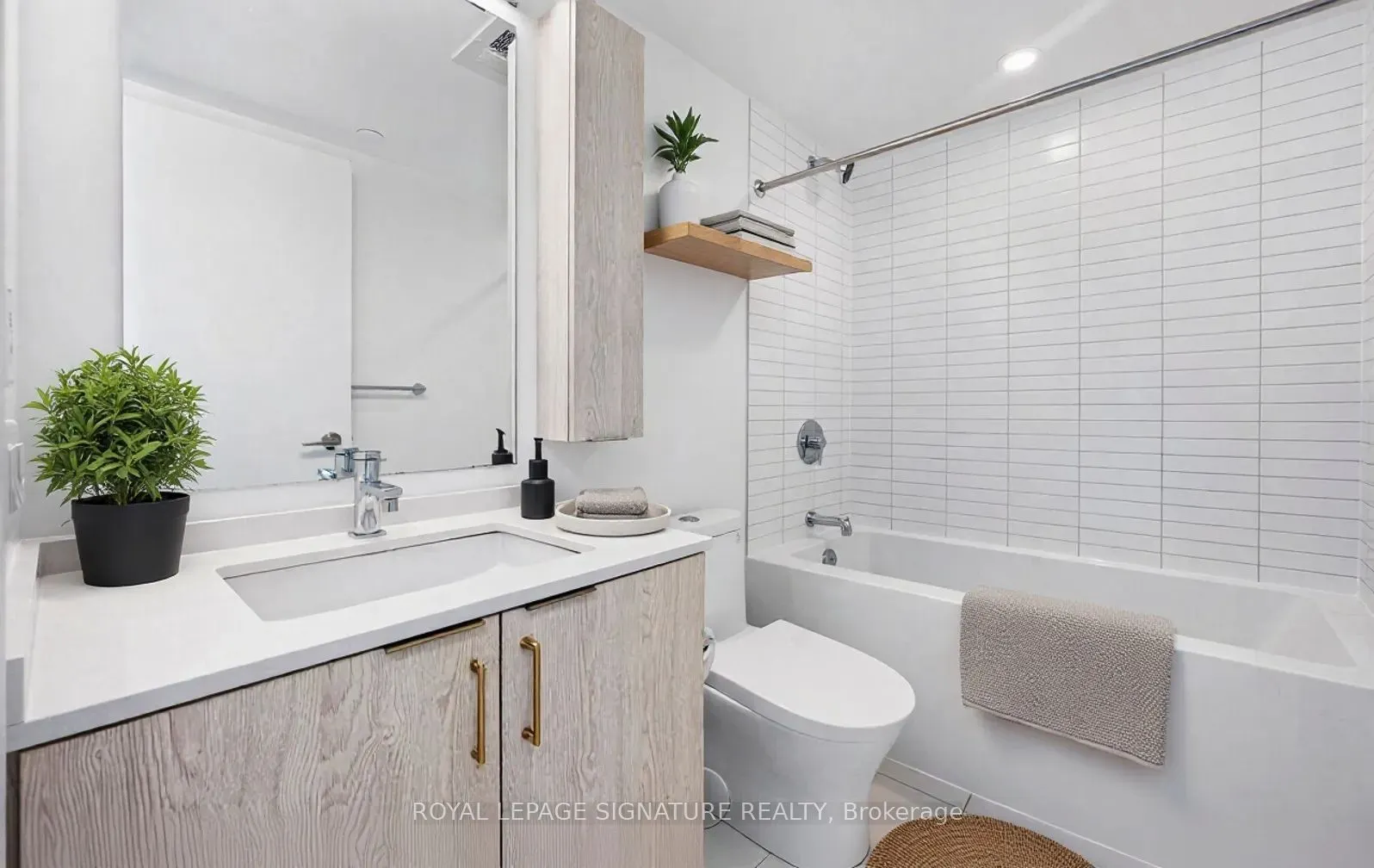 86 Dundas Street E #622