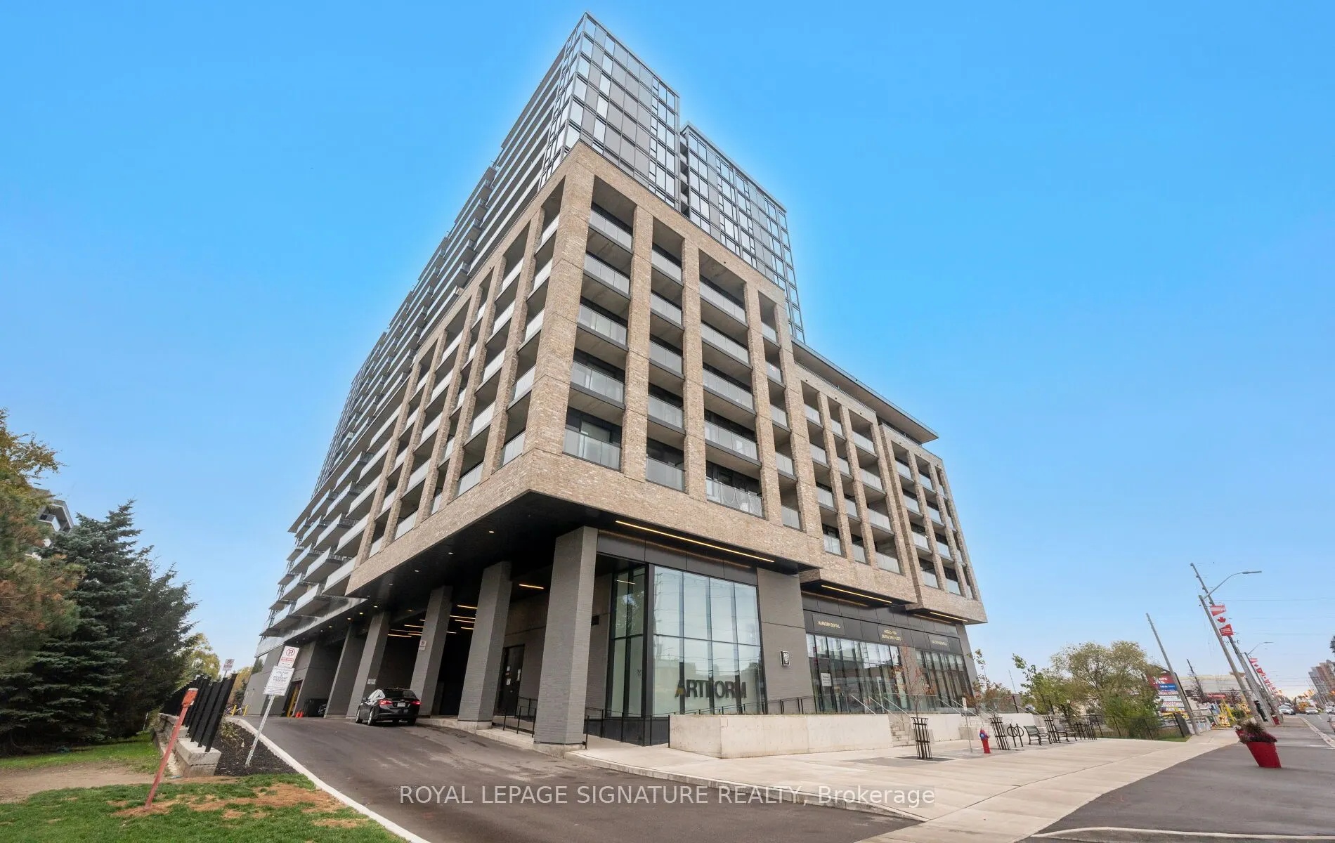 86 Dundas Street E #622