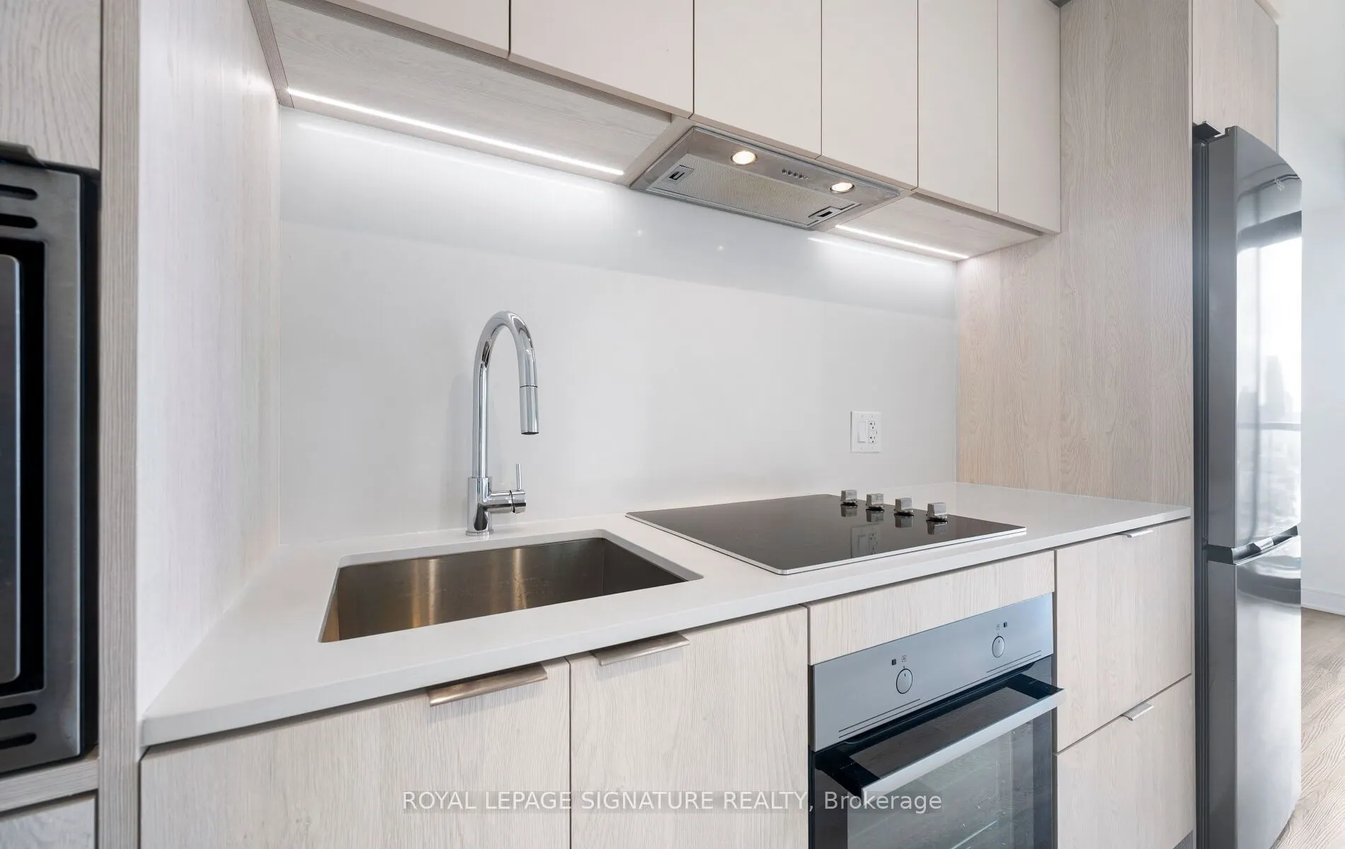 86 Dundas Street E #622