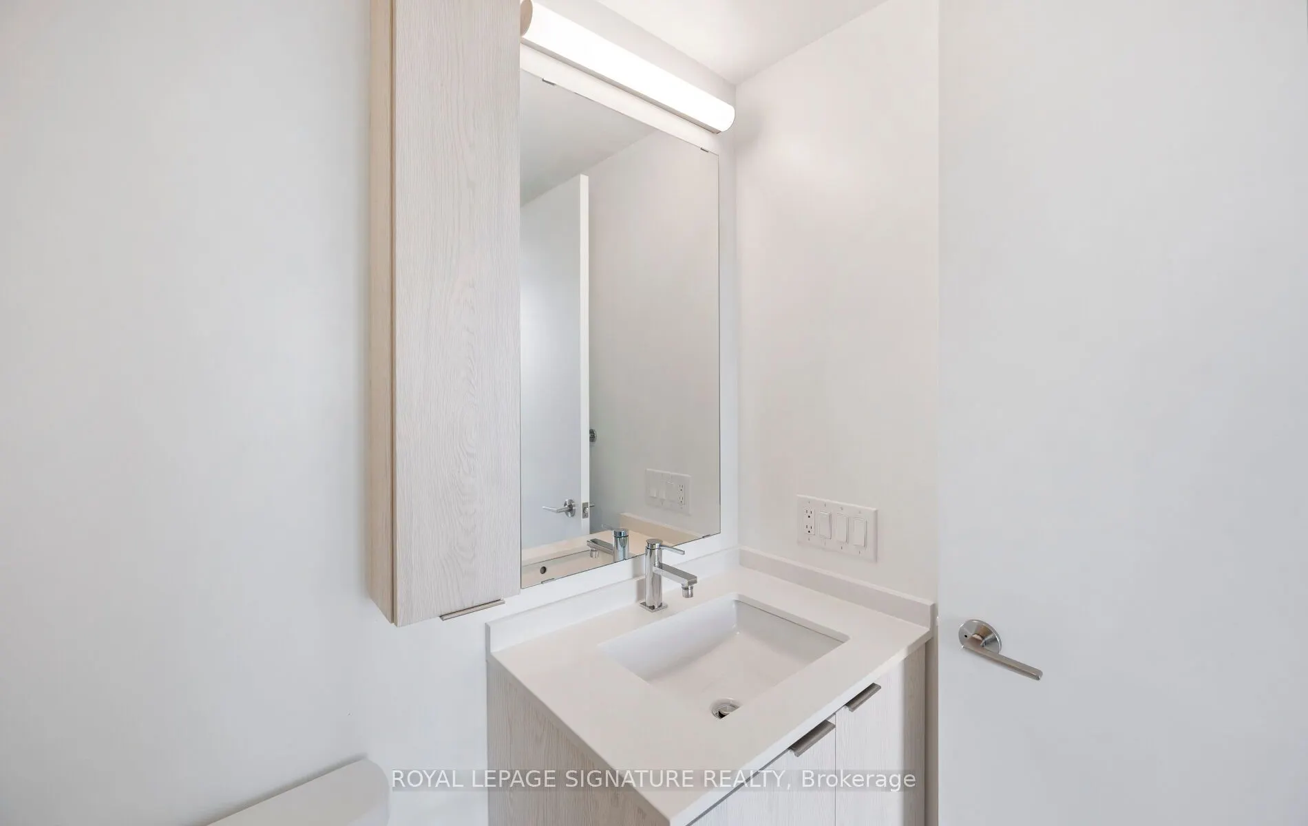 86 Dundas Street E #622