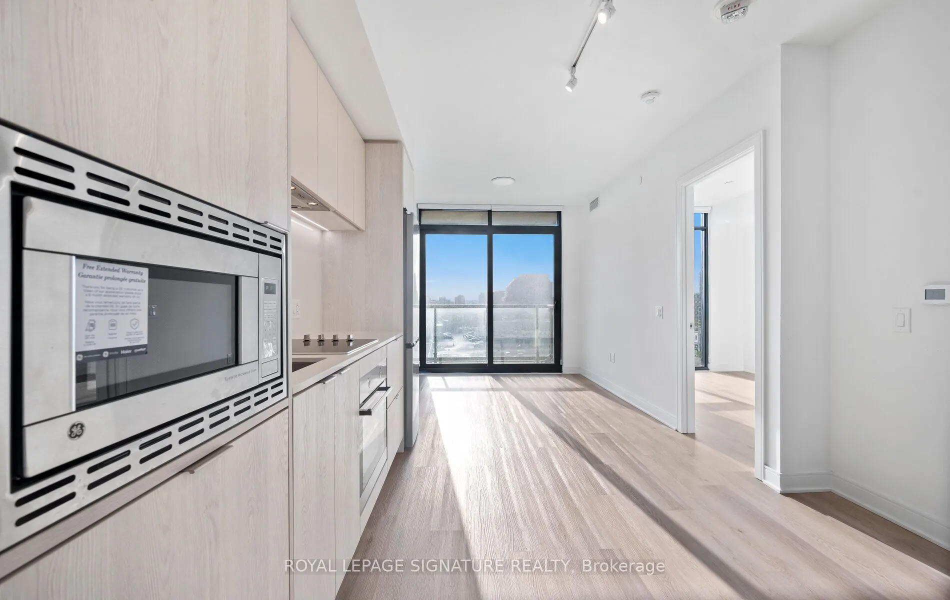 86 Dundas Street E #622